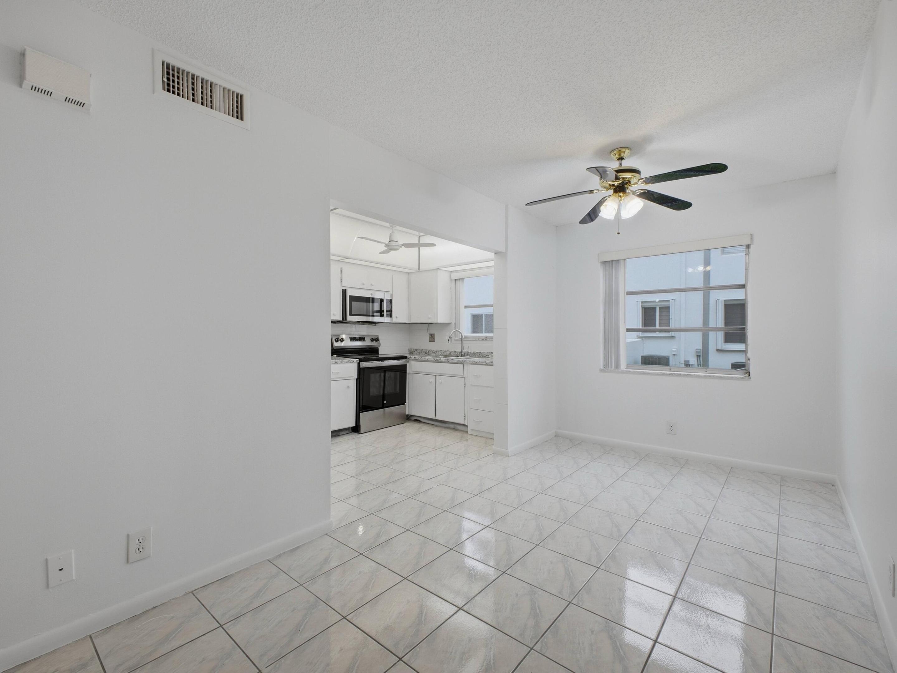 144 Stratford K Property Photo 6