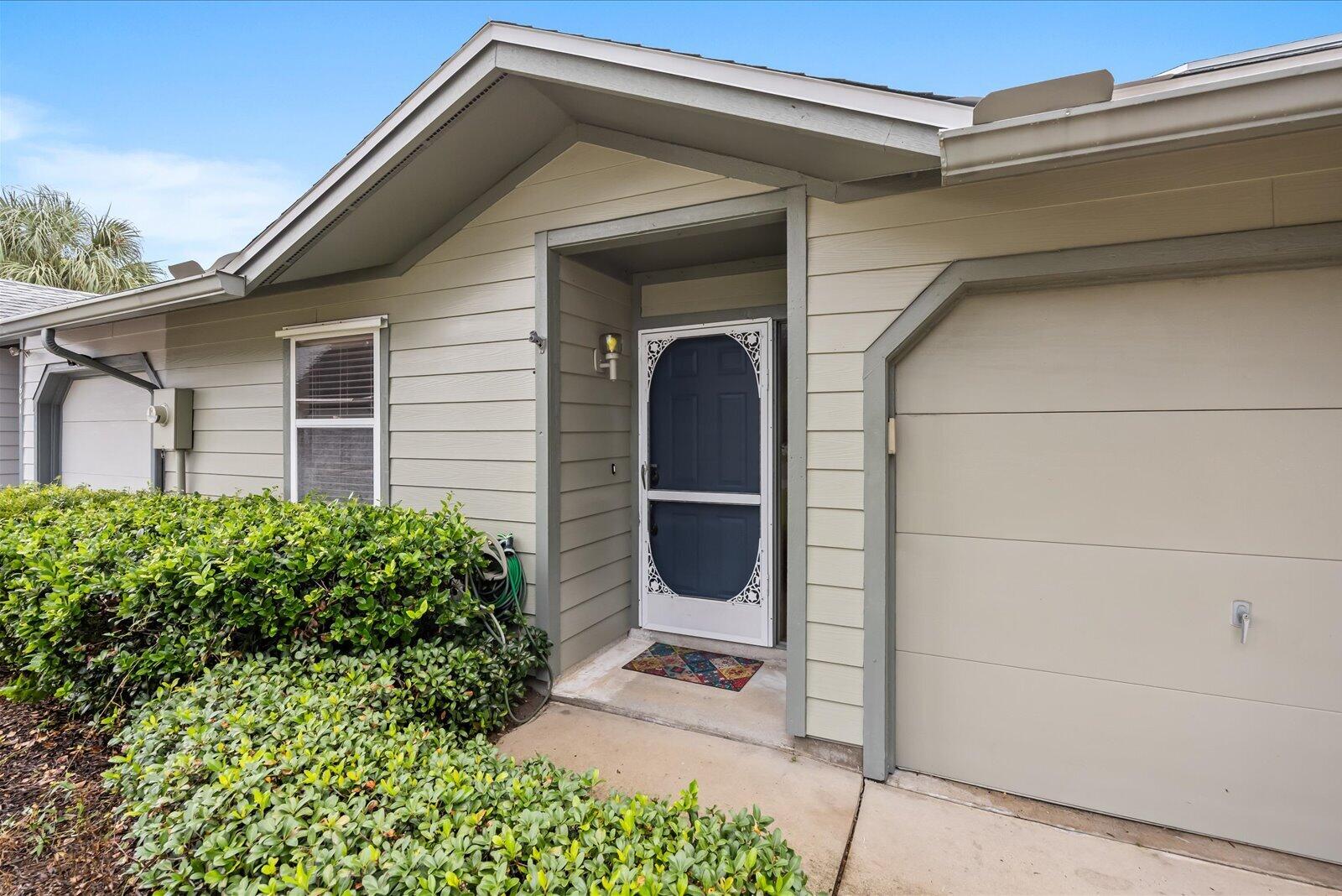 663 Ne Wax Myrtle Way Property Photo 2