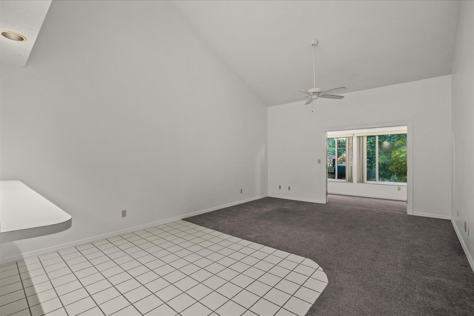 663 Ne Wax Myrtle Way Property Photo 5