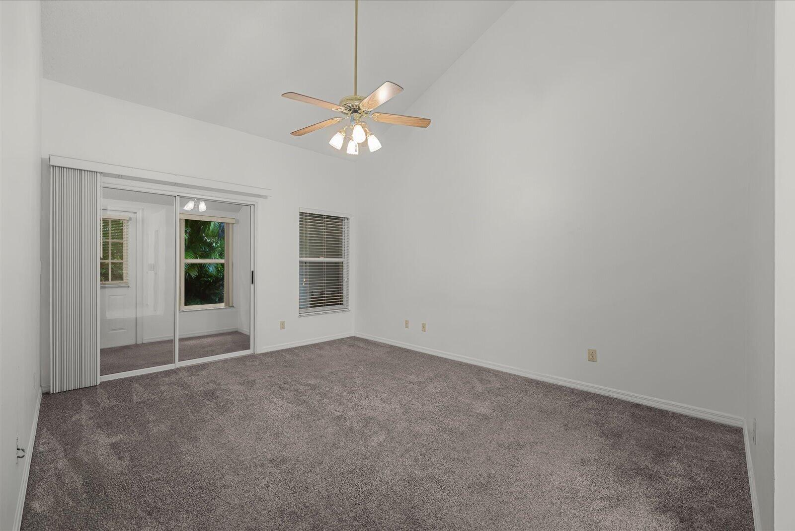 663 Ne Wax Myrtle Way Property Photo 7