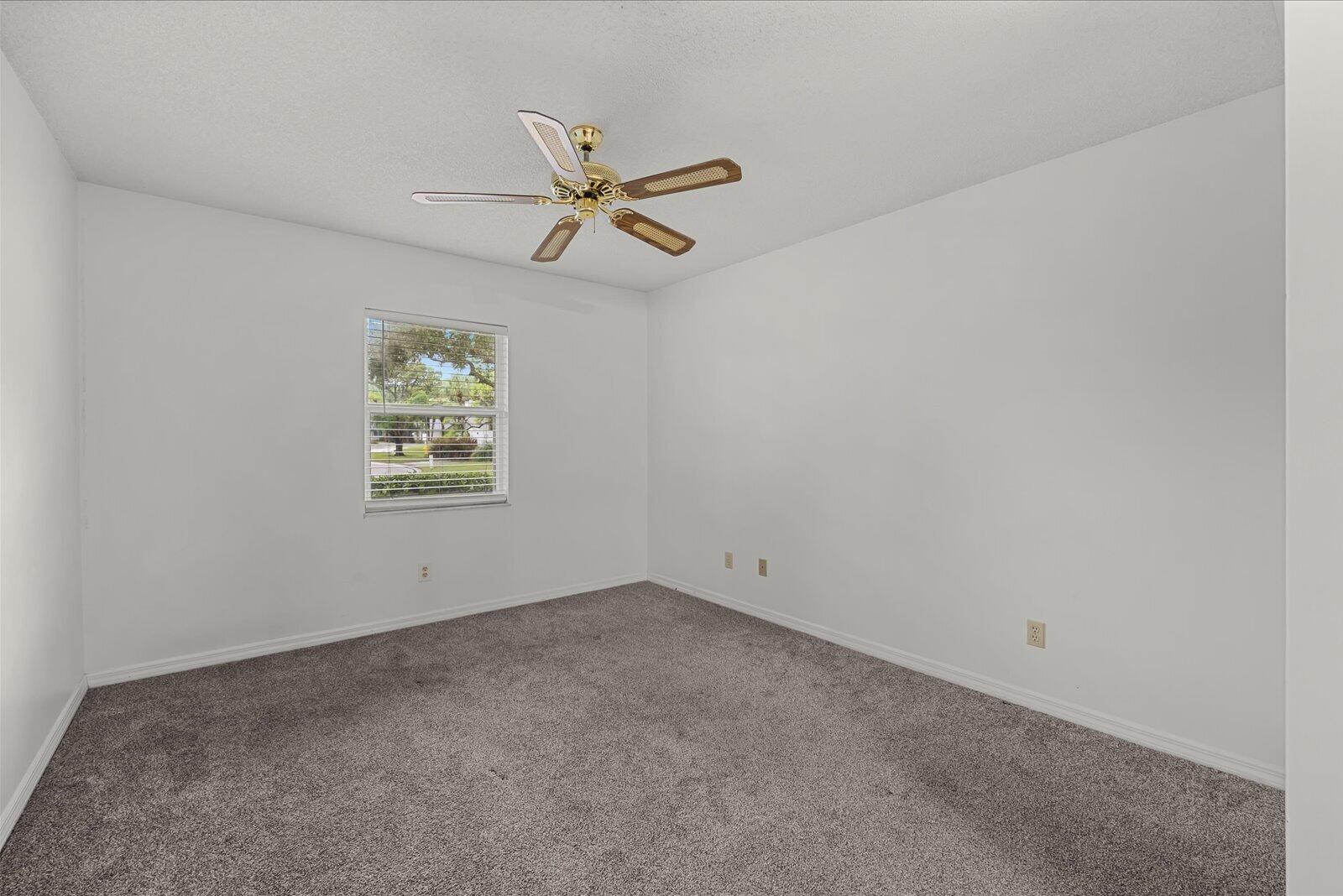663 Ne Wax Myrtle Way Property Photo 9
