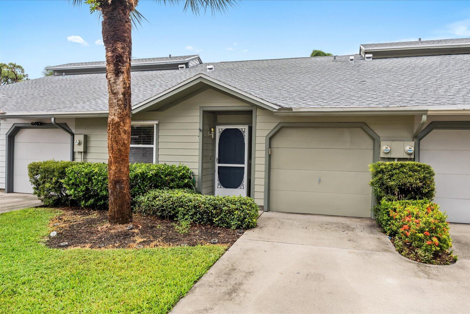 663 Ne Wax Myrtle Way Property Photo 17