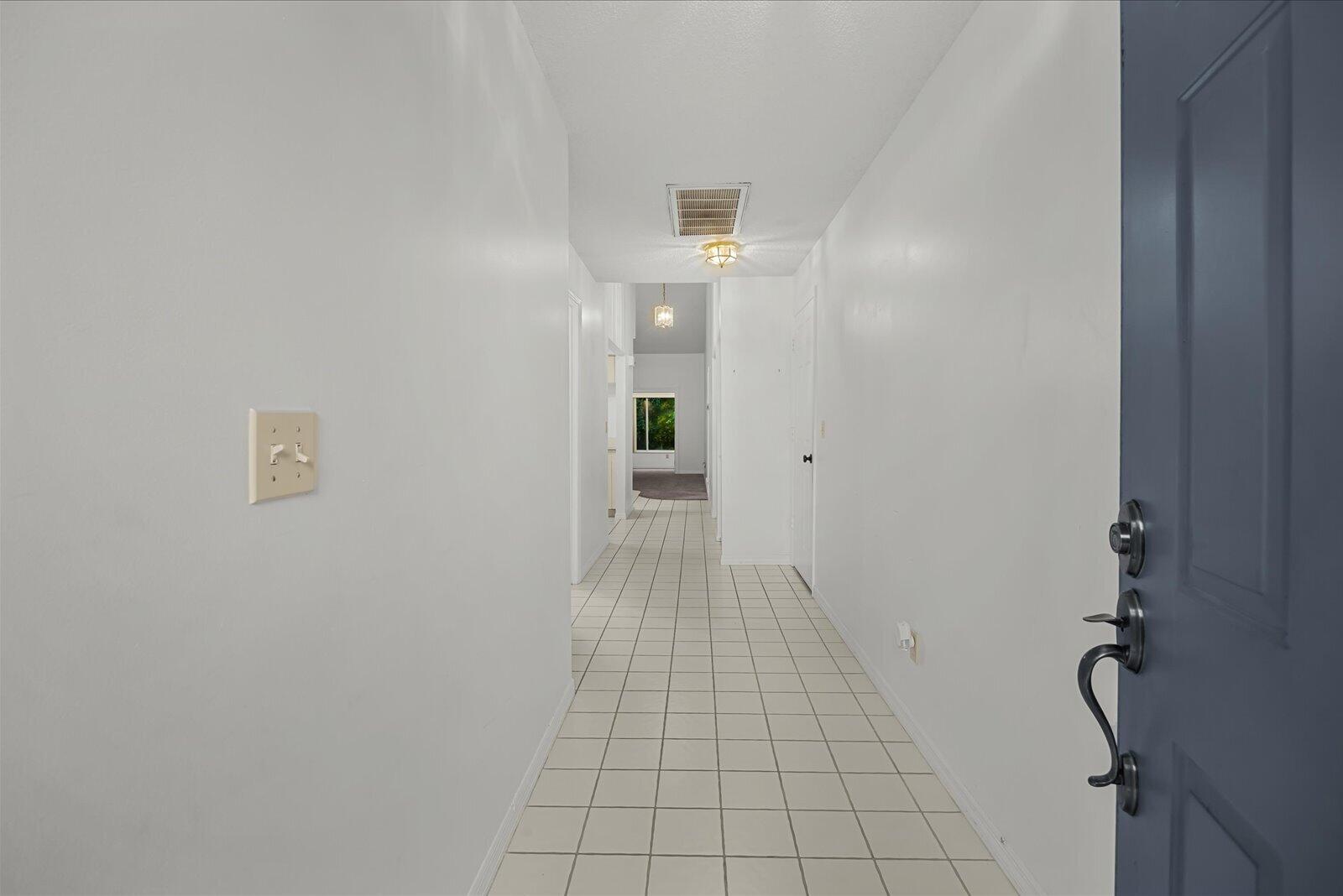 663 Ne Wax Myrtle Way Property Photo 18