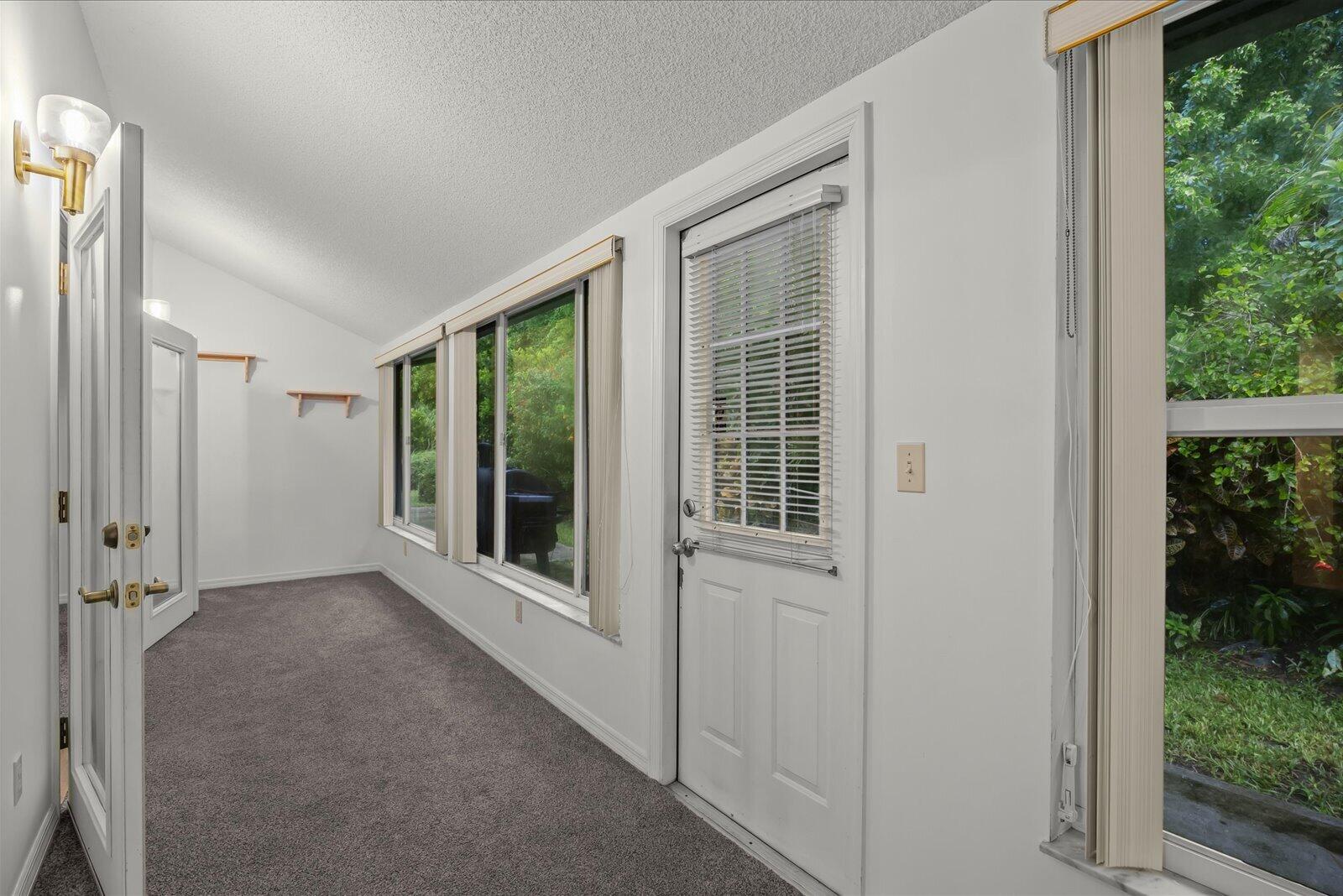 663 Ne Wax Myrtle Way Property Photo 24
