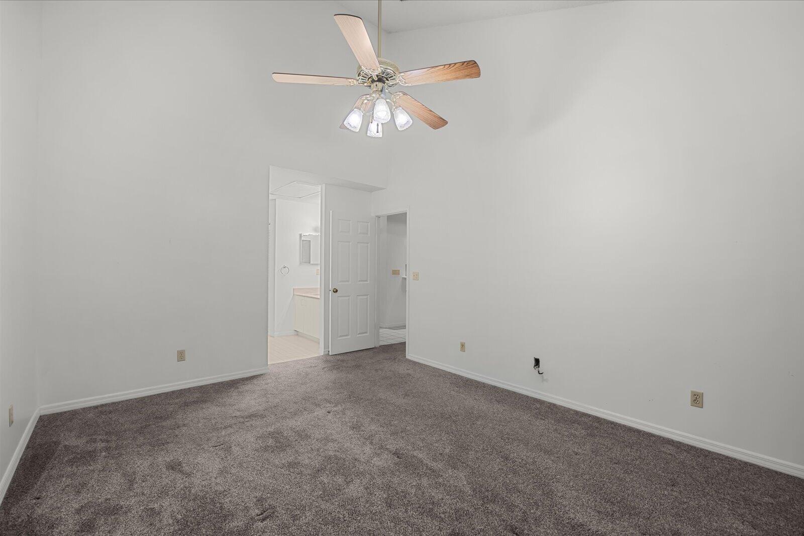 663 Ne Wax Myrtle Way Property Photo 26