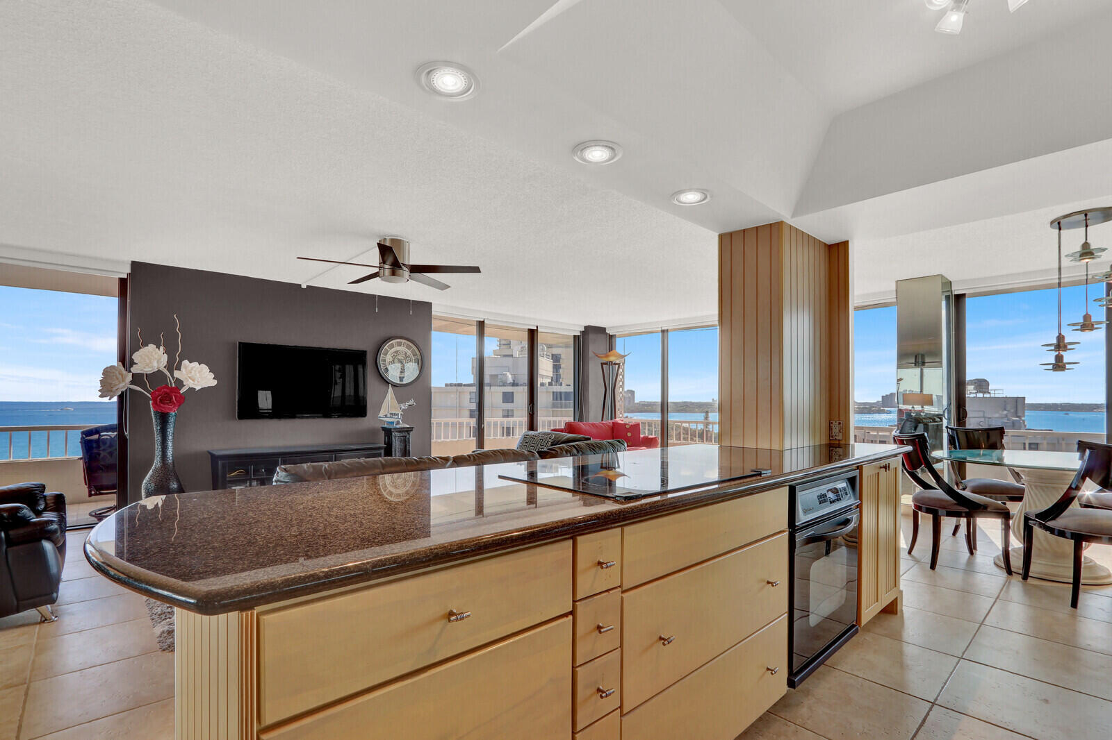 5510 N Ocean Drive 12b Property Photo 8