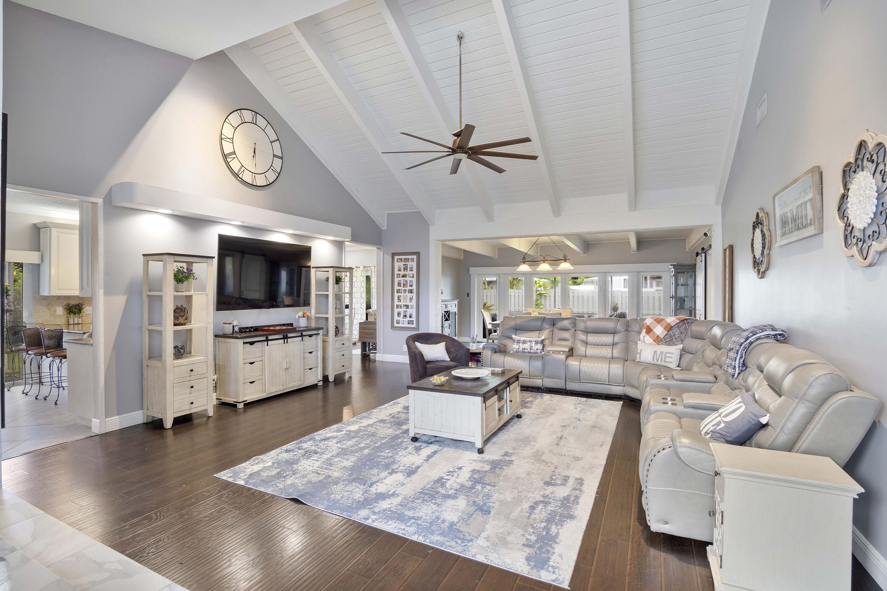 8059 Buttonwood Circle Property Photo 10