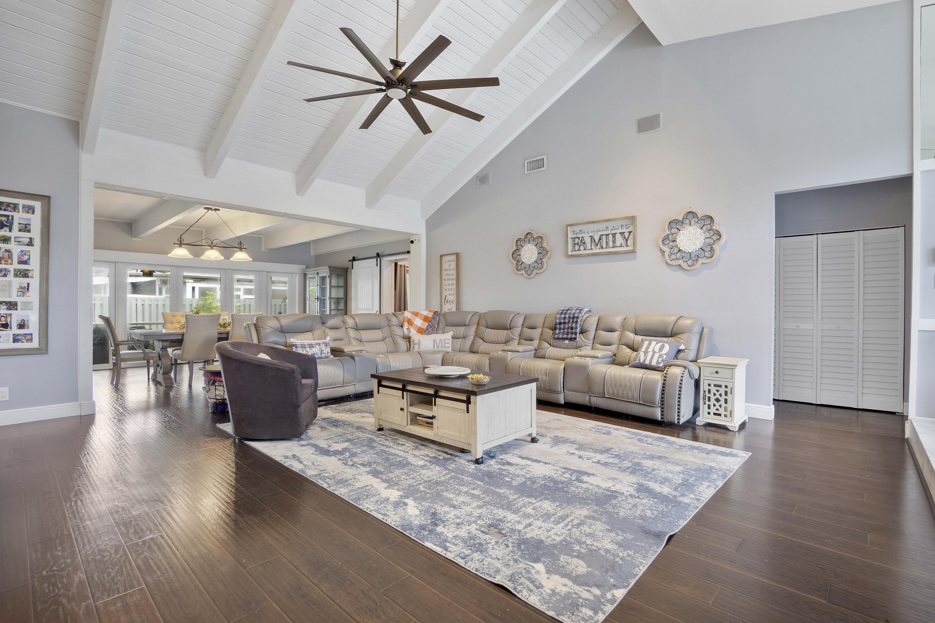 8059 Buttonwood Circle Property Photo 13