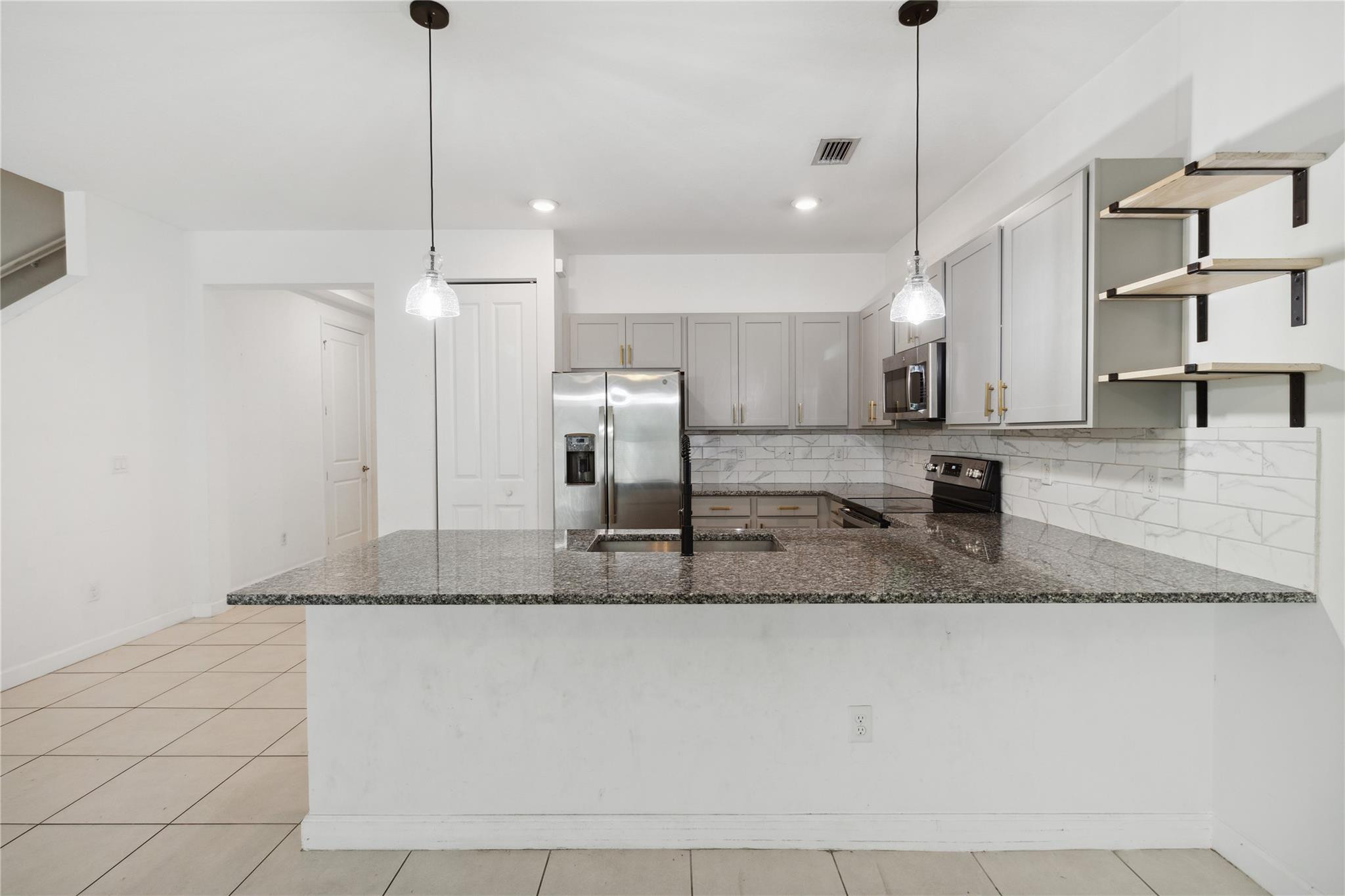 1002 Sweet Briar Lane Property Photo 10