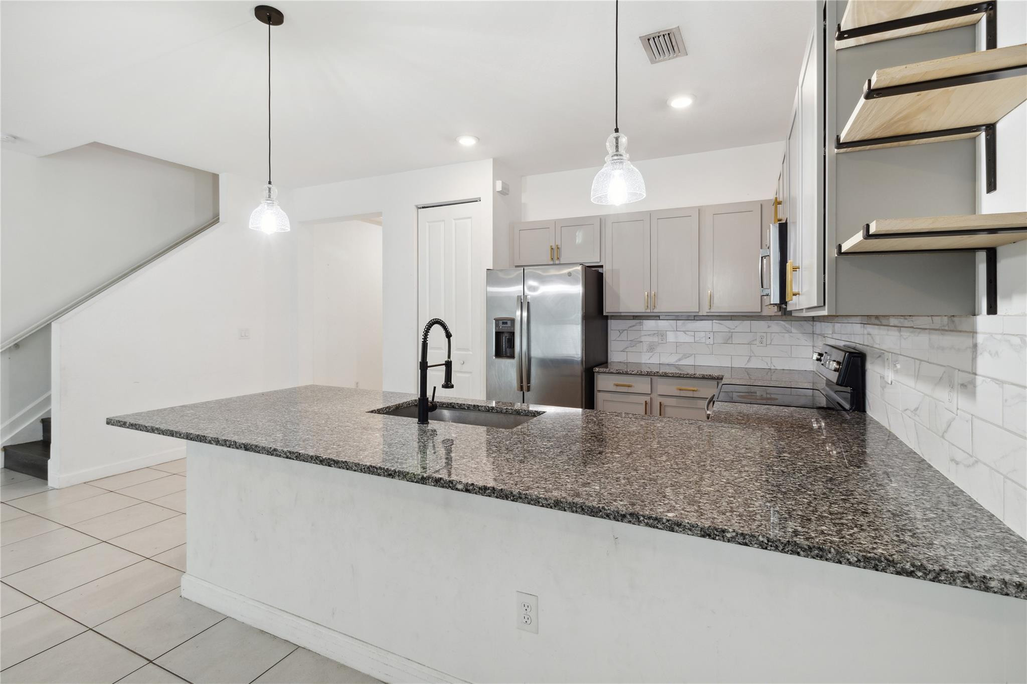 1002 Sweet Briar Lane Property Photo 11