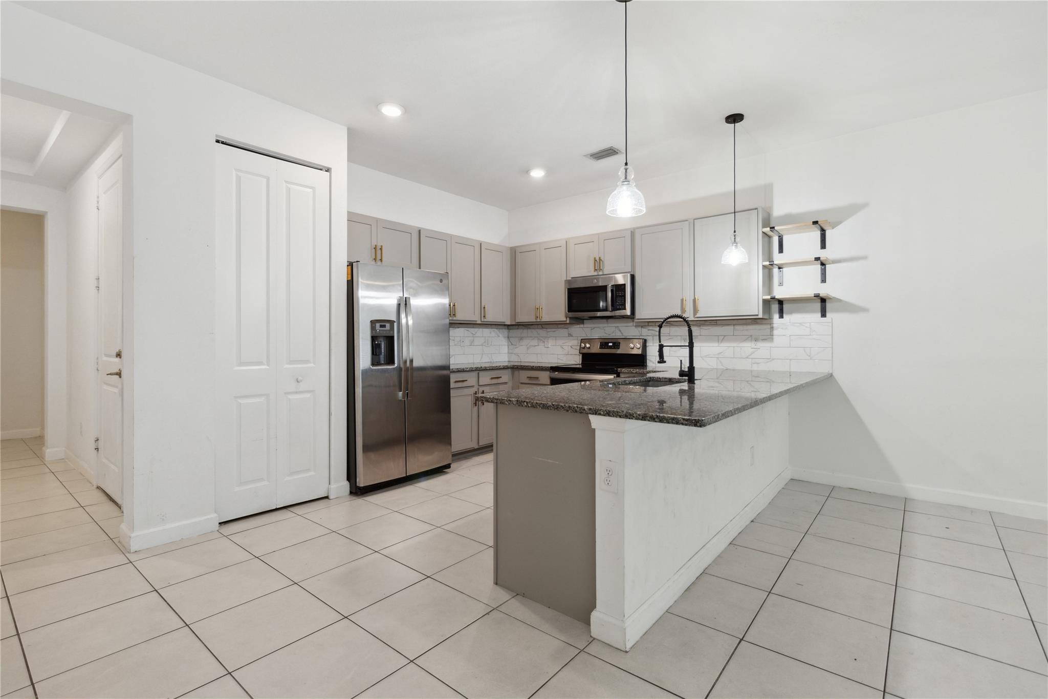 1002 Sweet Briar Lane Property Photo 13