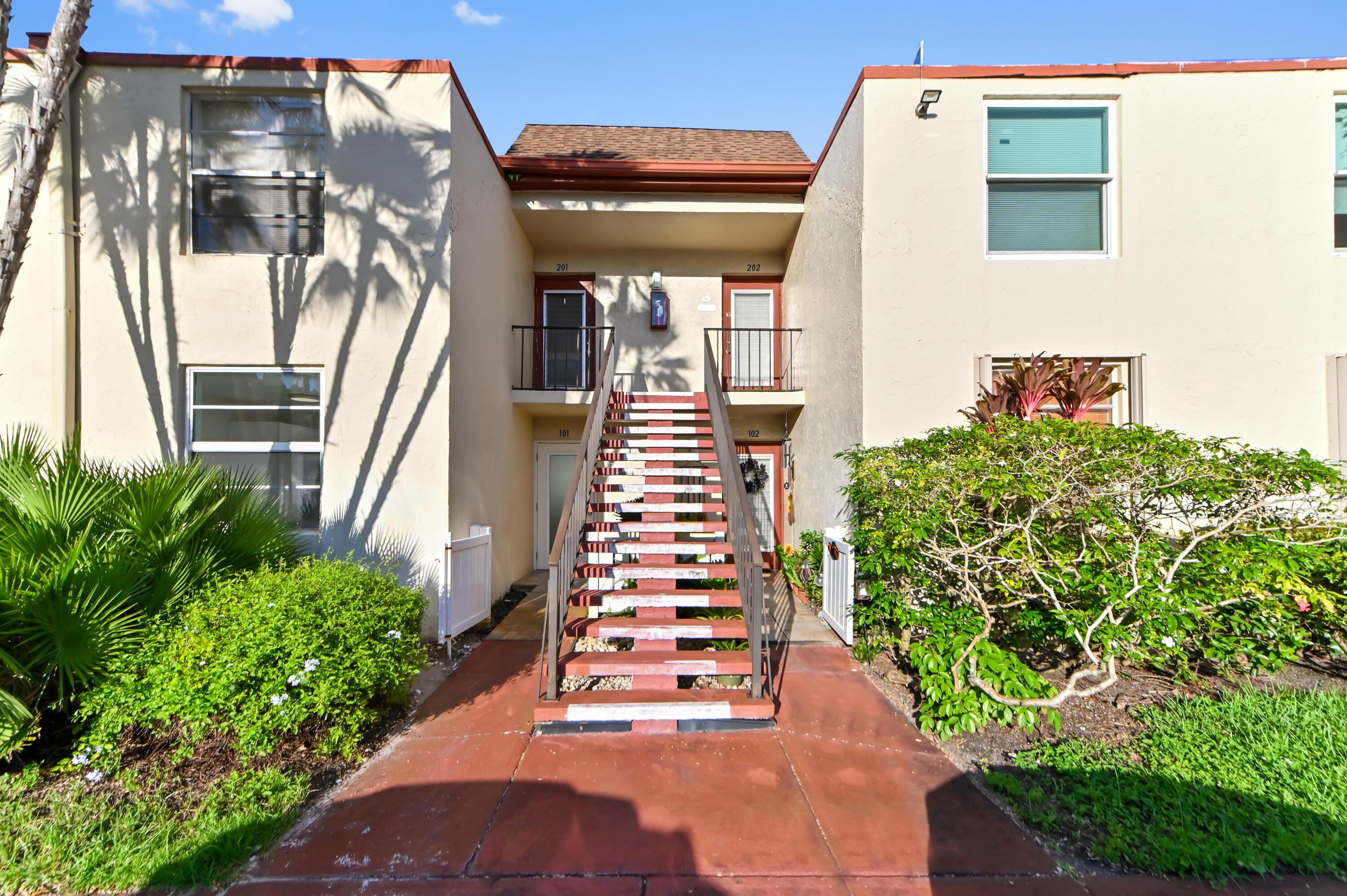 7 Willowbrook Lane 101 Property Photo 4
