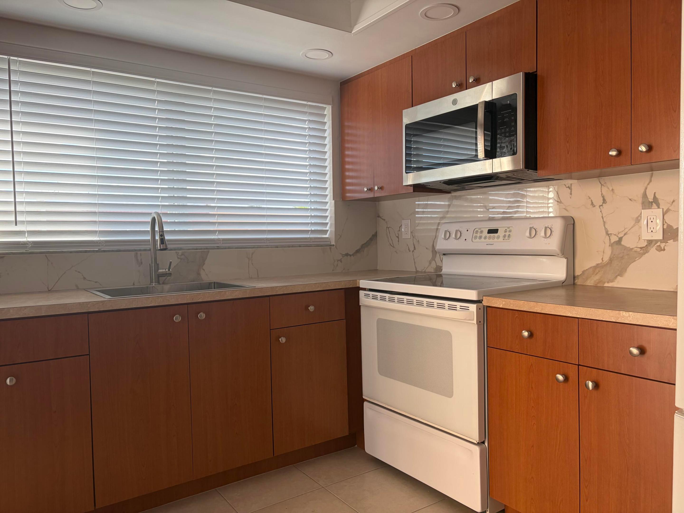 B26083660 Property Photo 4