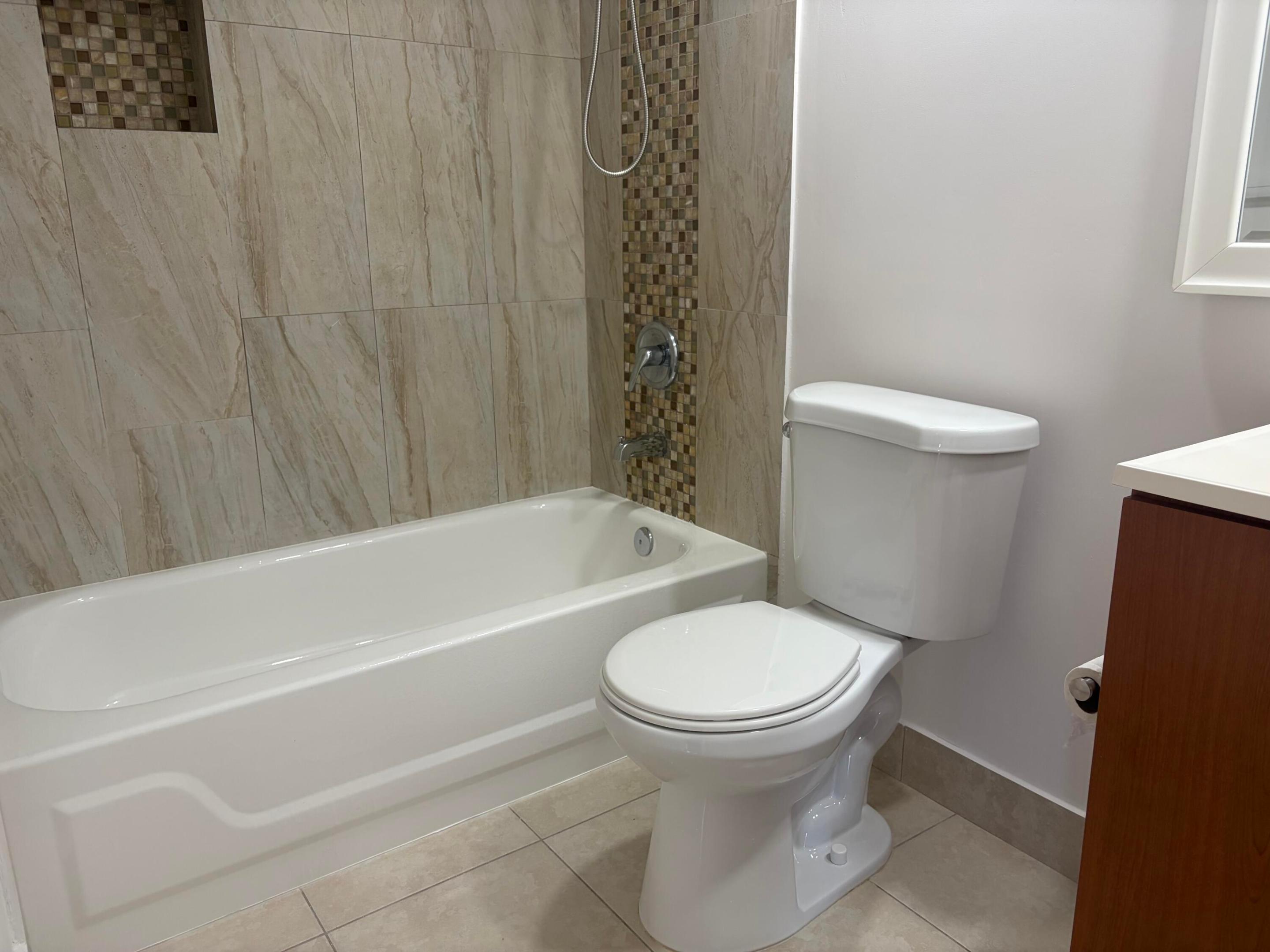 B26083660 Property Photo 10