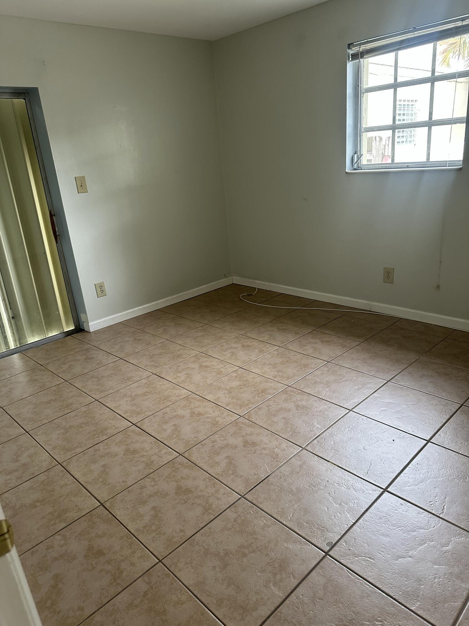 2733 Ne 1st Terrace 1 Property Photo 13
