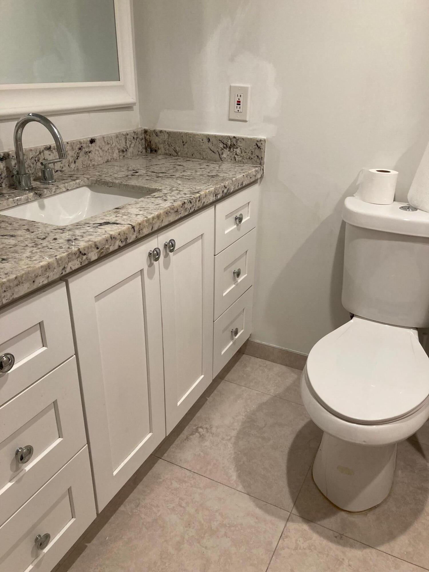 2070 Yarmouth D Property Photo 14