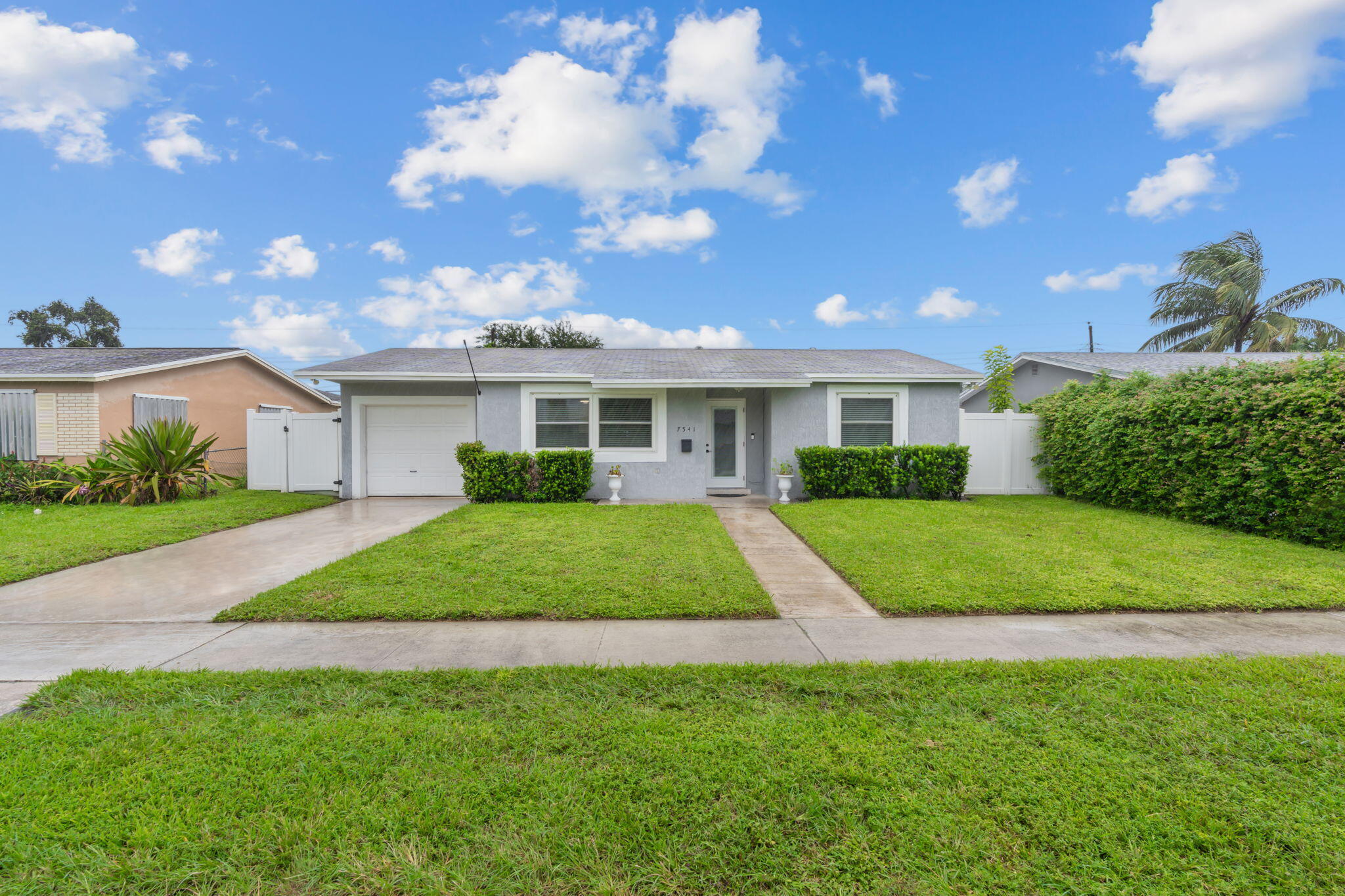 7541 Hope Street Property Photo 1