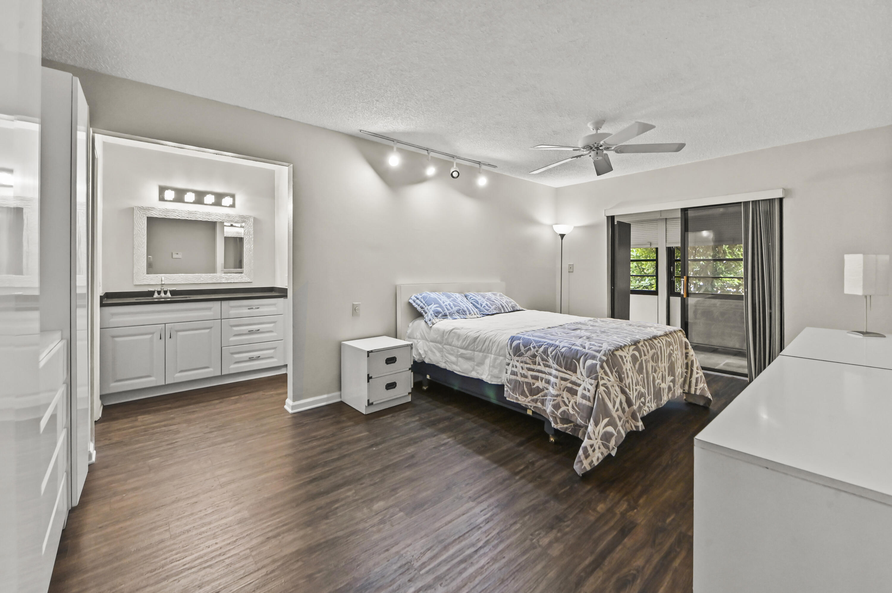 2055 Nw 15th Place Property Photo 16