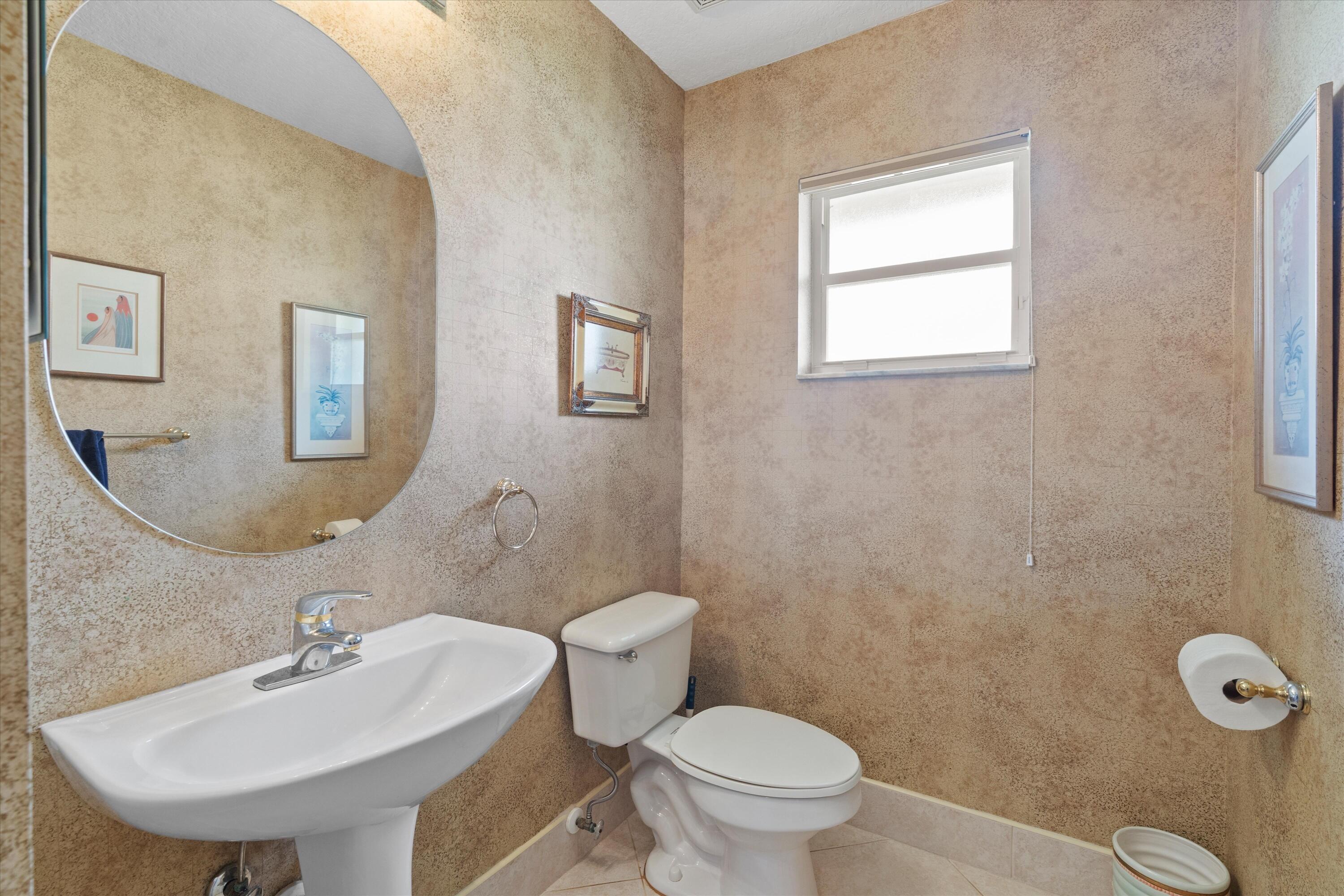 7081 Falls Road E Property Photo 14