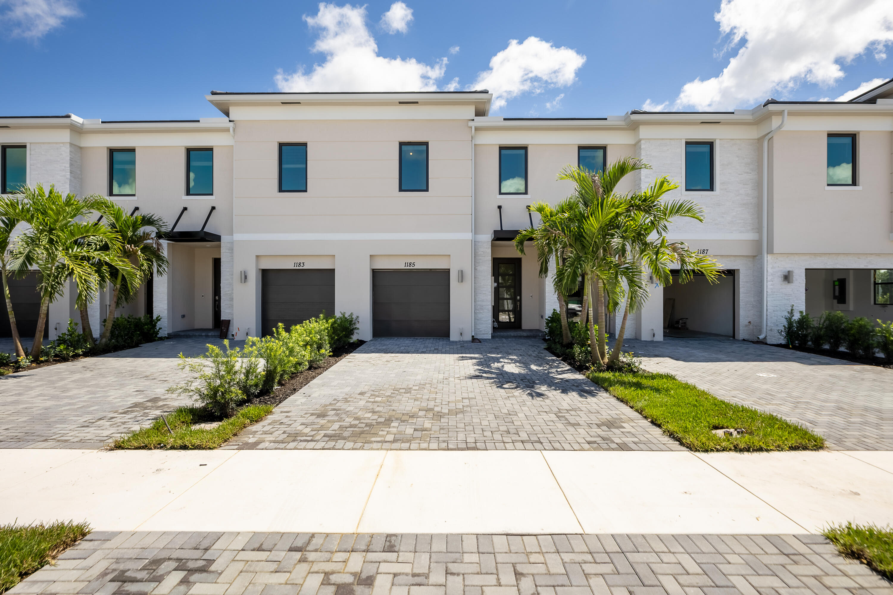 1185 Carillon Street Property Photo 1