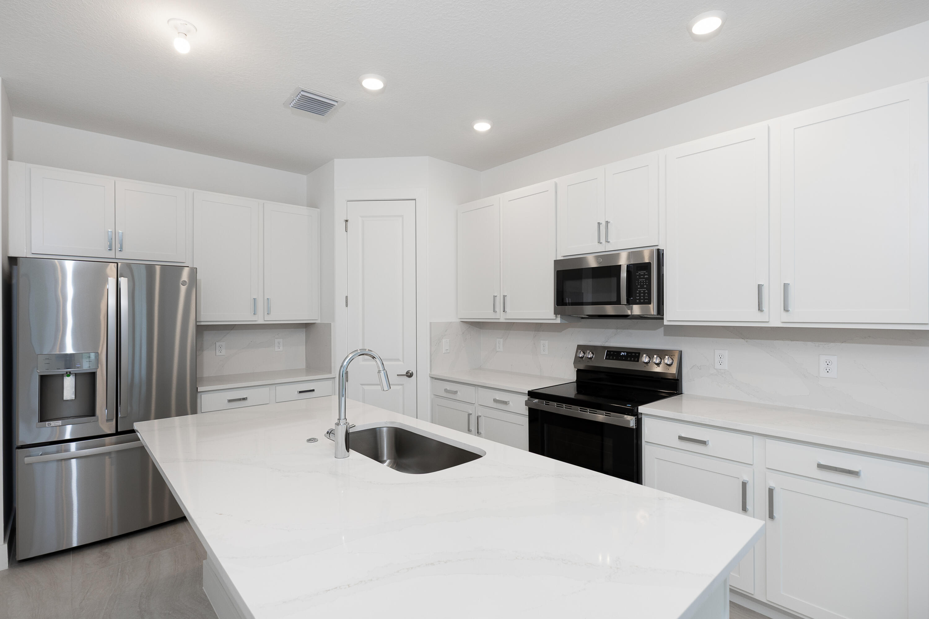 1185 Carillon Street Property Photo 4