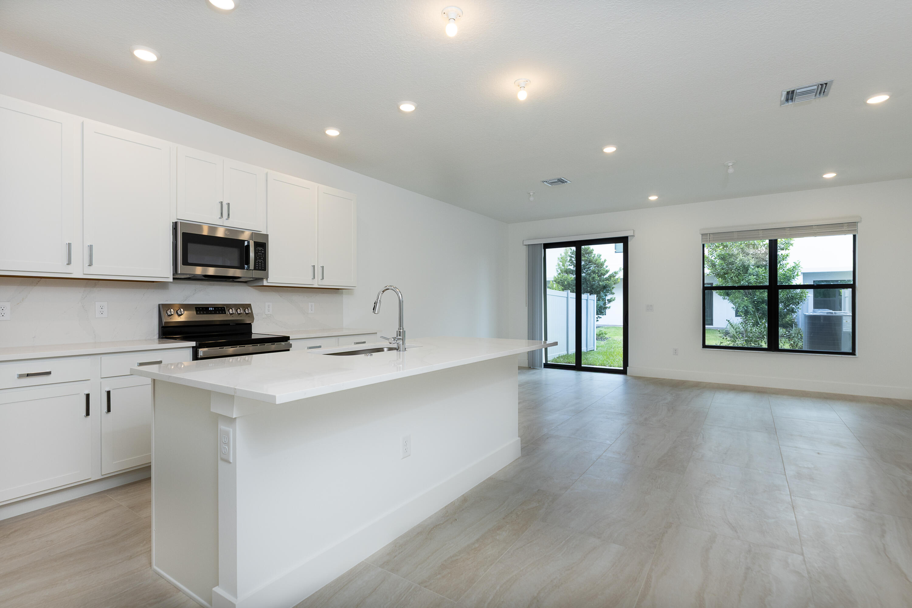 1185 Carillon Street Property Photo 6