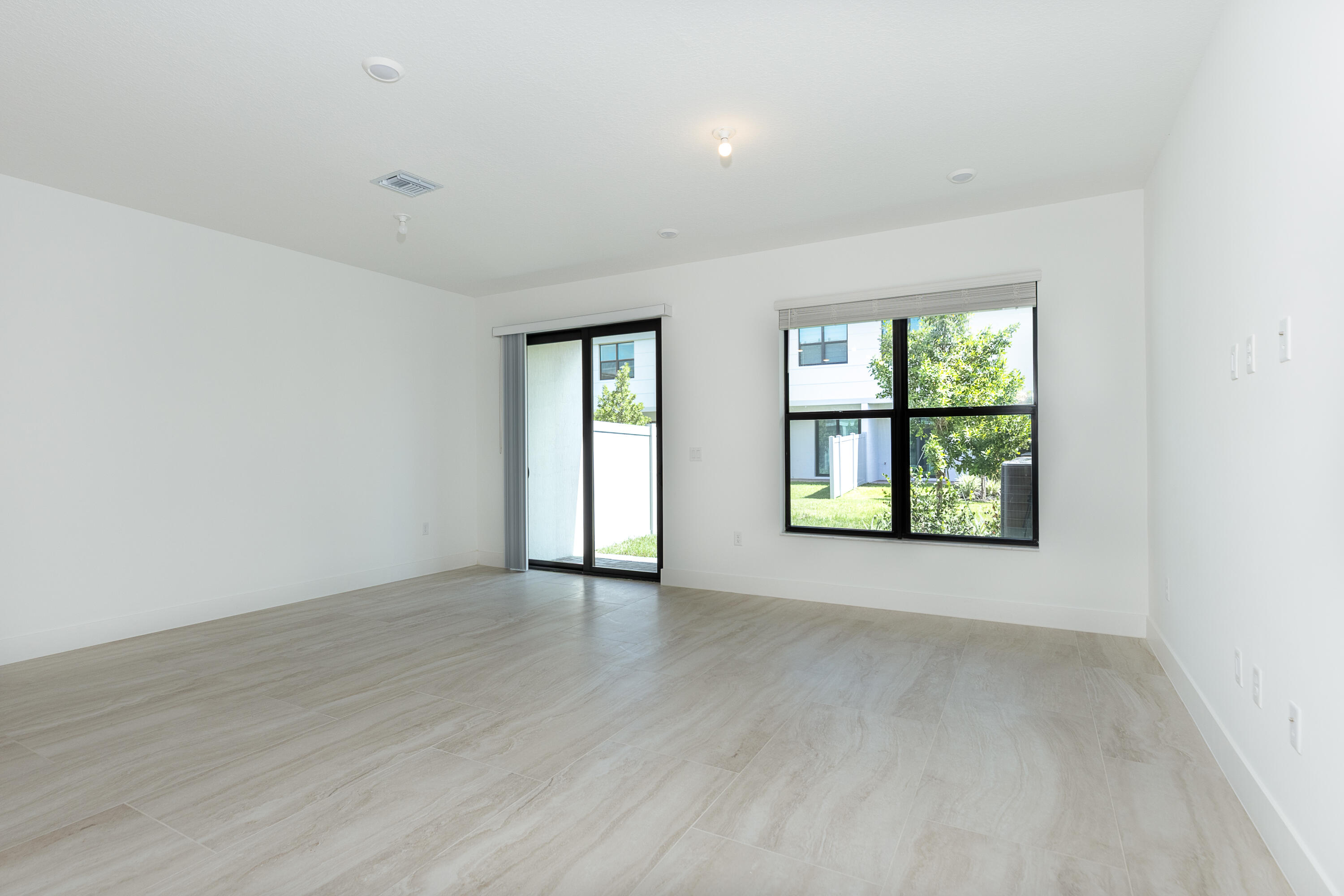 1185 Carillon Street Property Photo 7