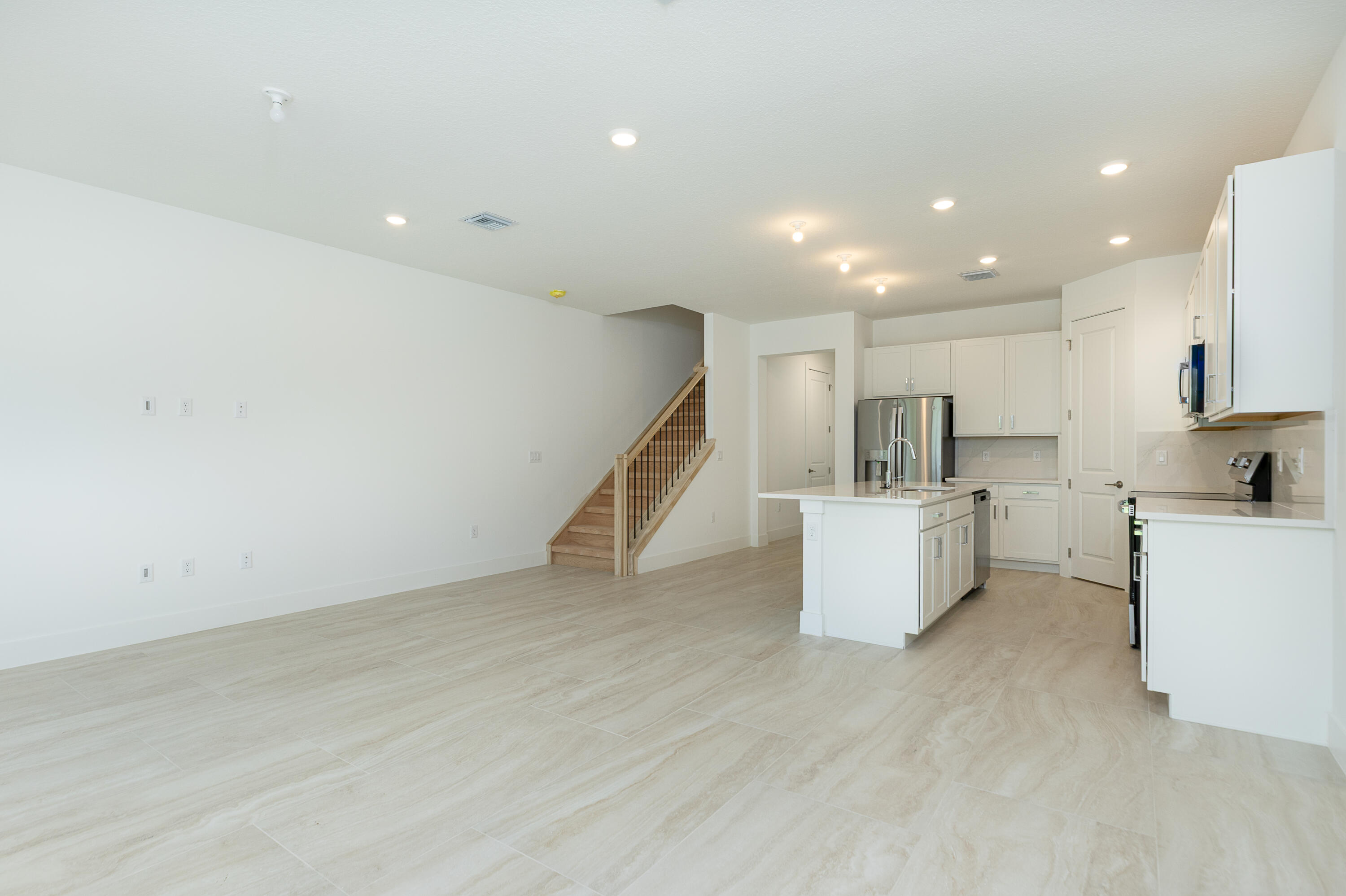 1185 Carillon Street Property Photo 9