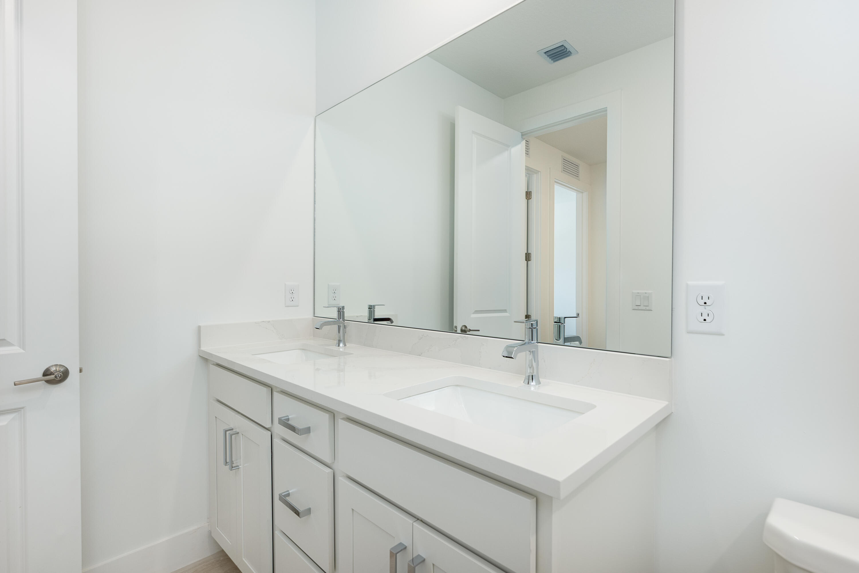 1185 Carillon Street Property Photo 16