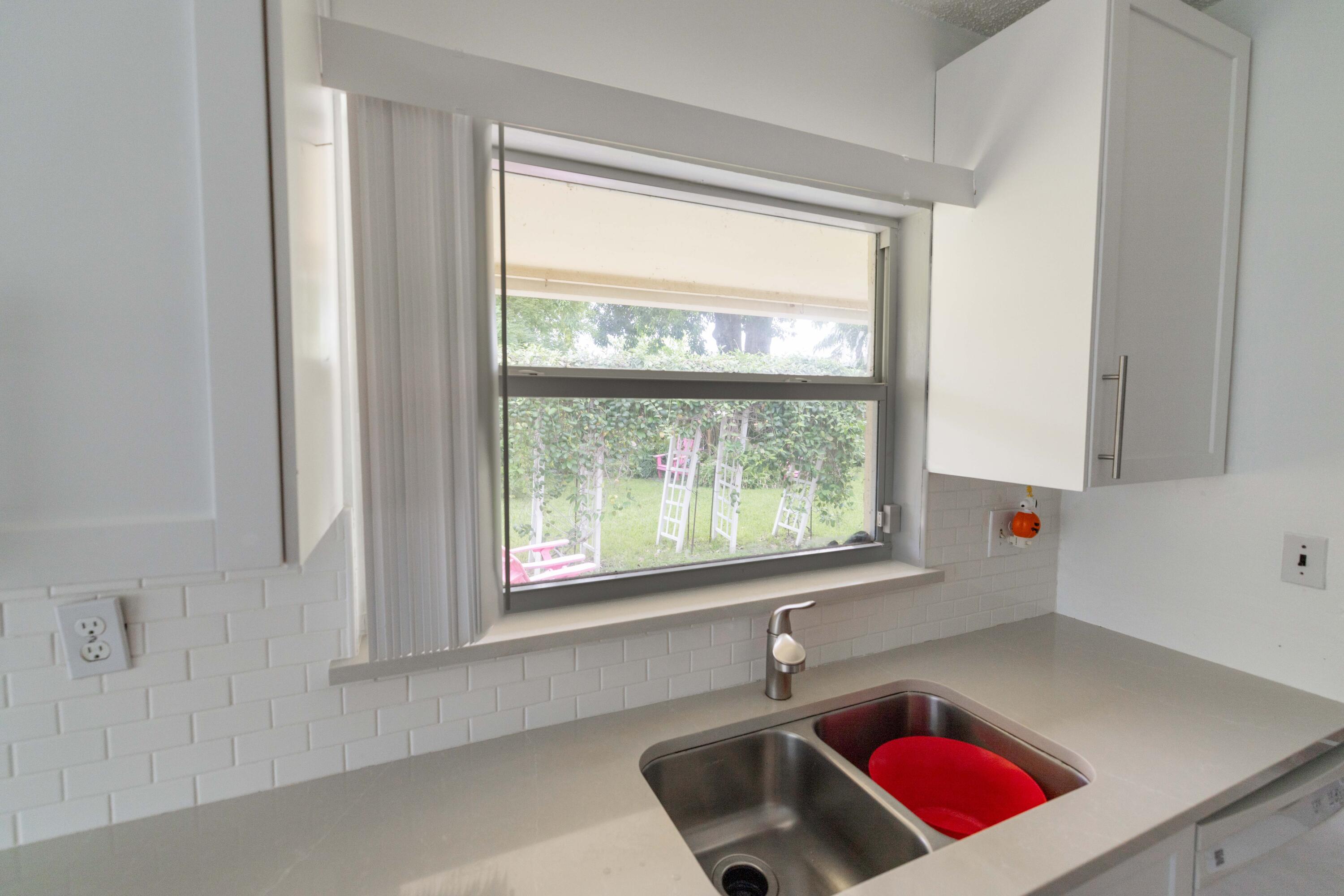 11030 Nw 27th Street Property Photo 5