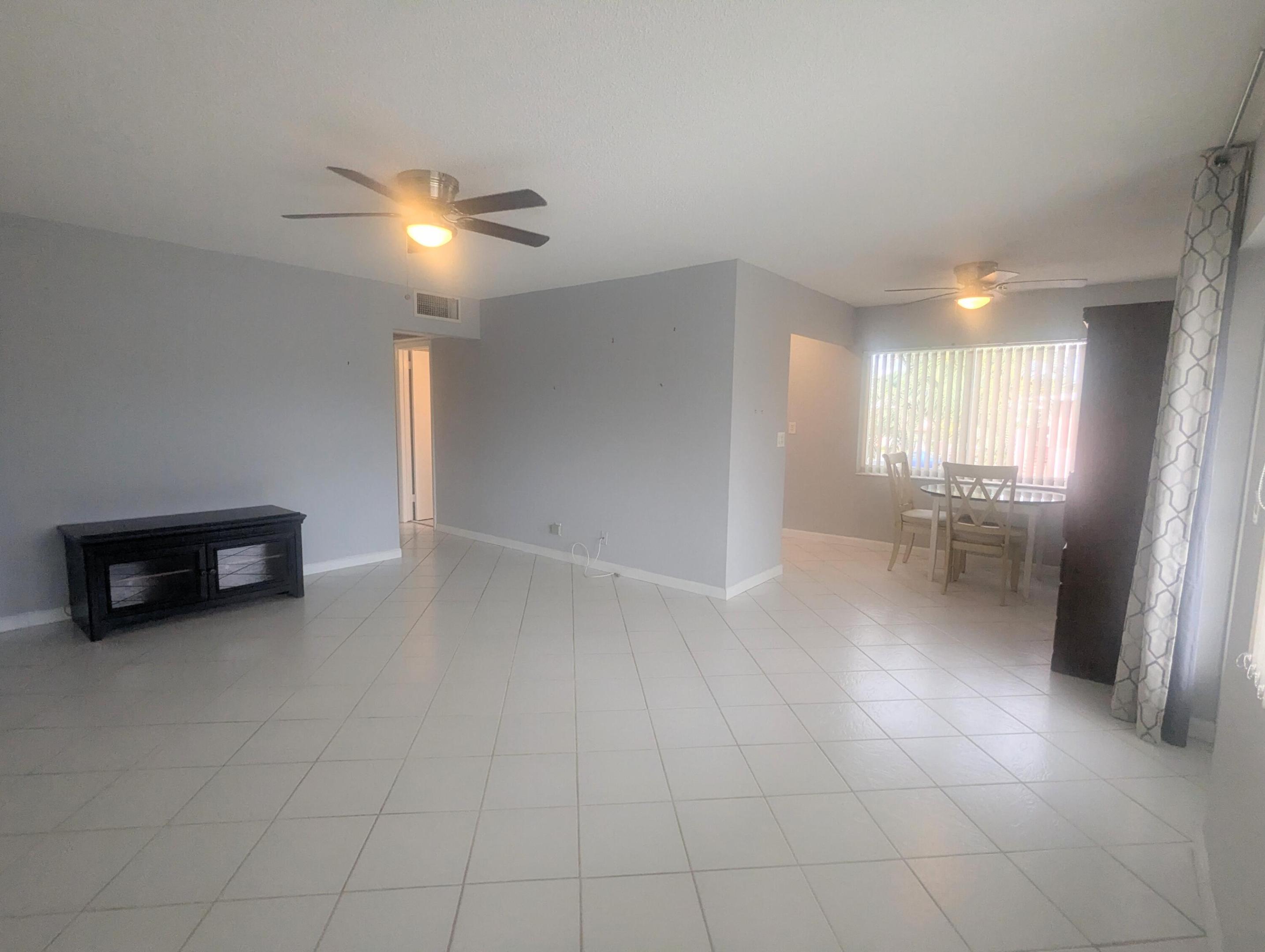 100 Kingswood E Property Photo 2