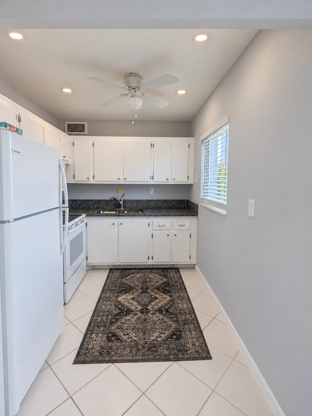 100 Kingswood E Property Photo 3