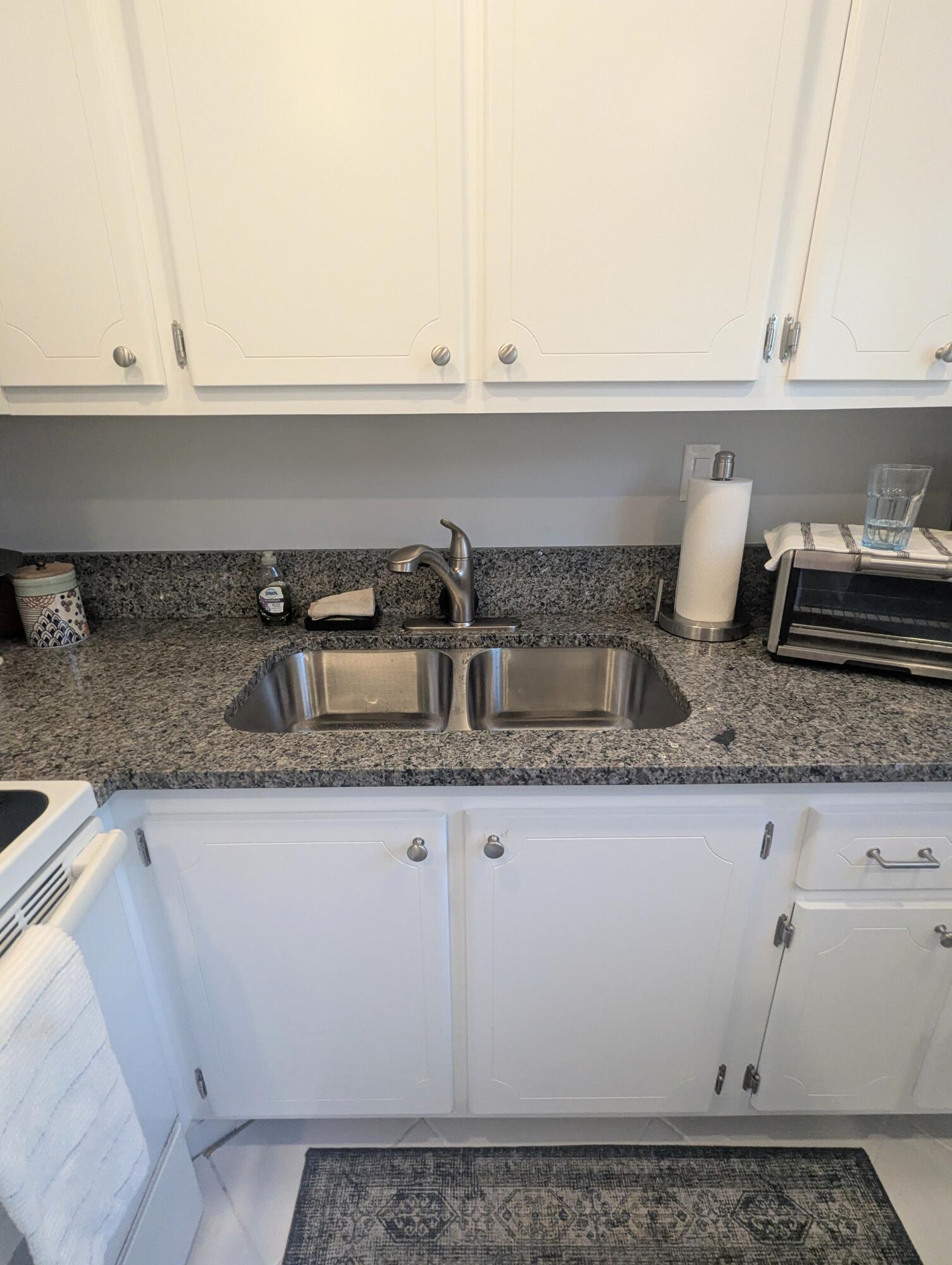 100 Kingswood E Property Photo 4