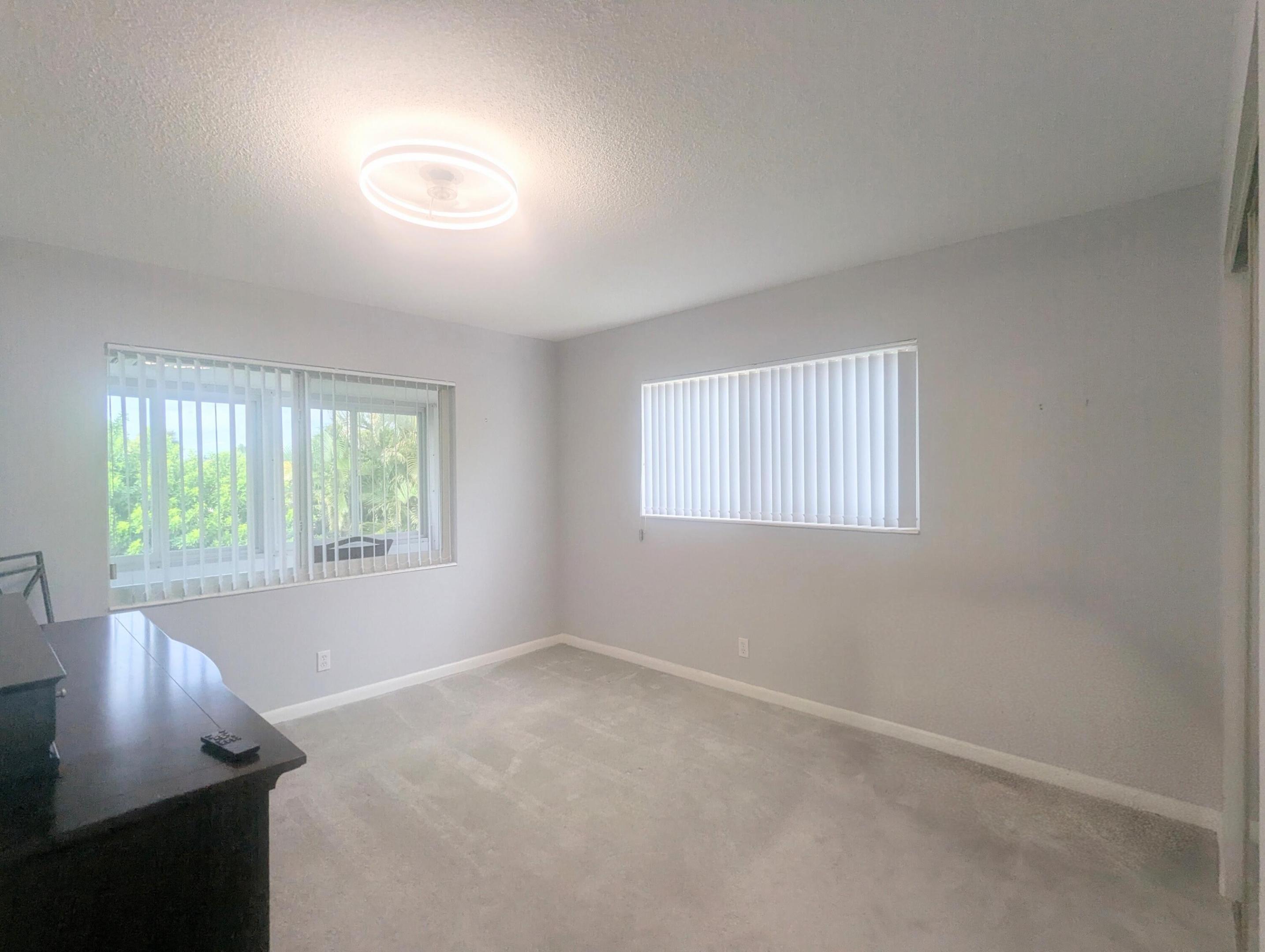 100 Kingswood E Property Photo 7