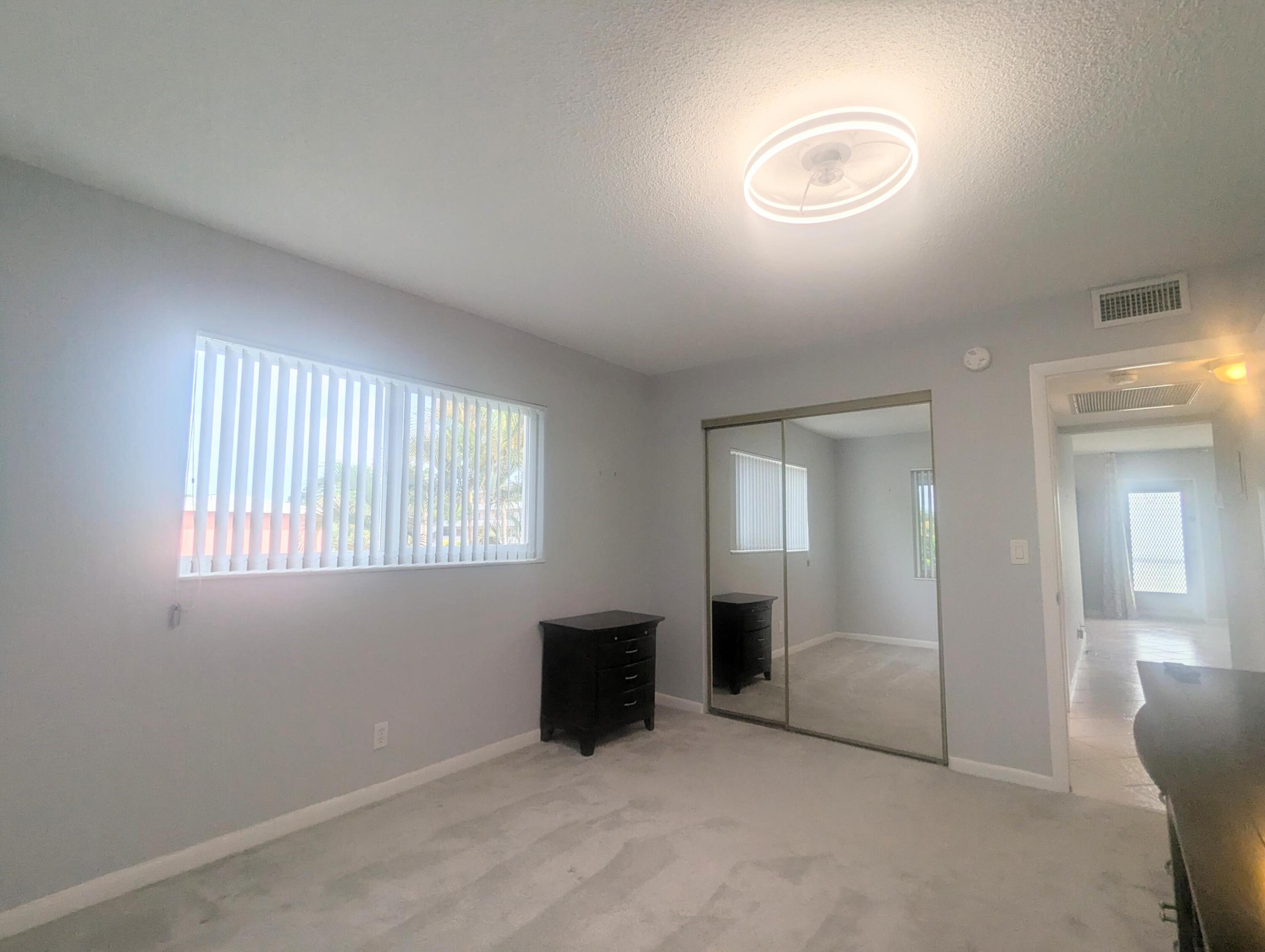 100 Kingswood E Property Photo 8