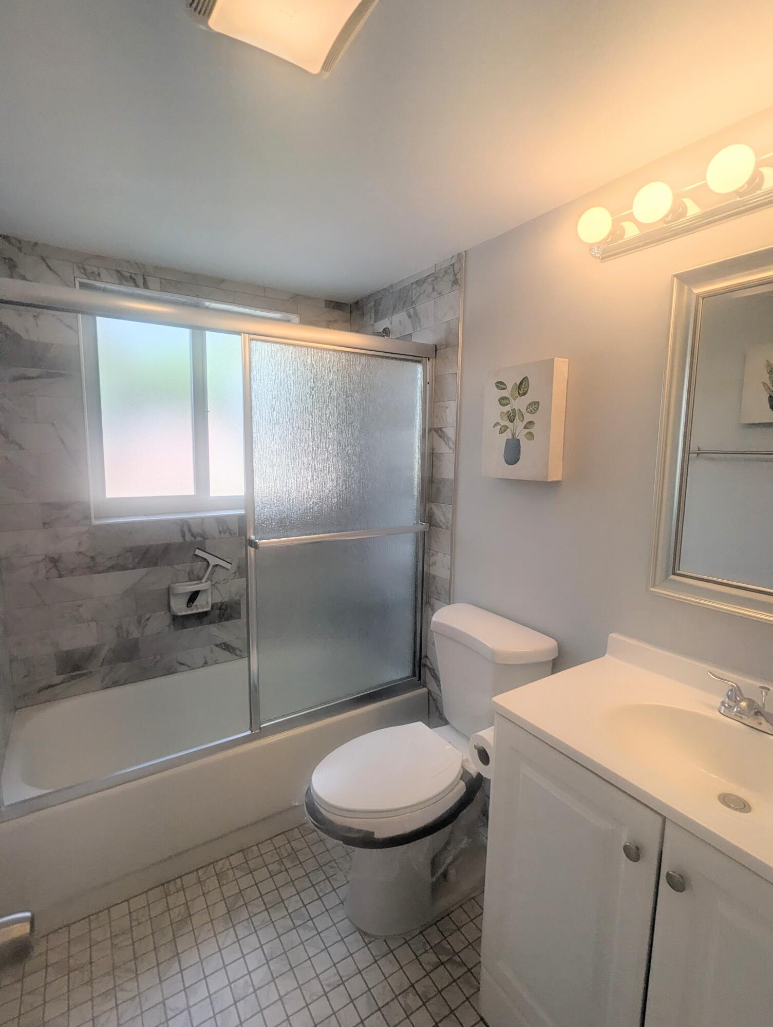 100 Kingswood E Property Photo 9