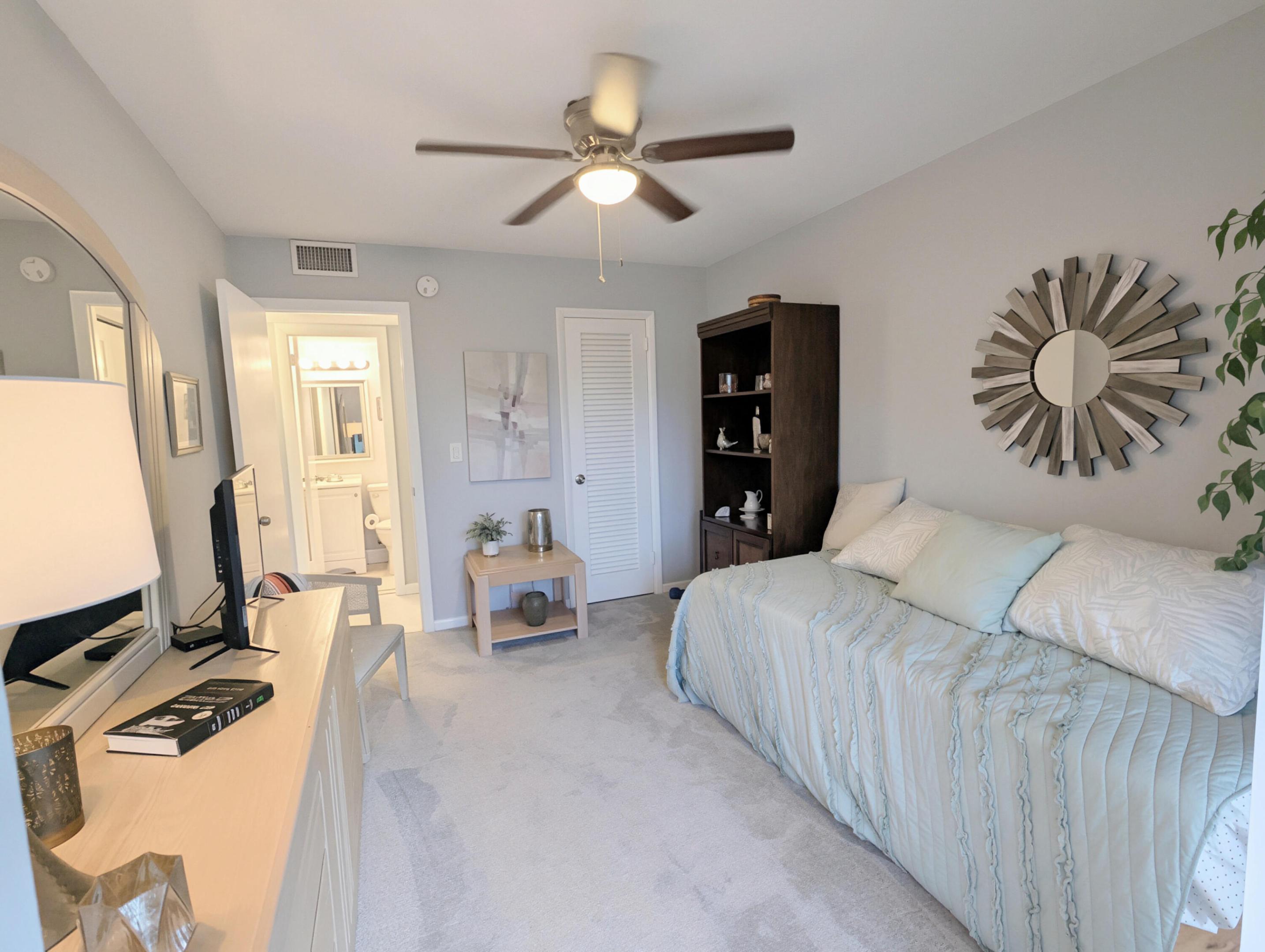 100 Kingswood E Property Photo 11