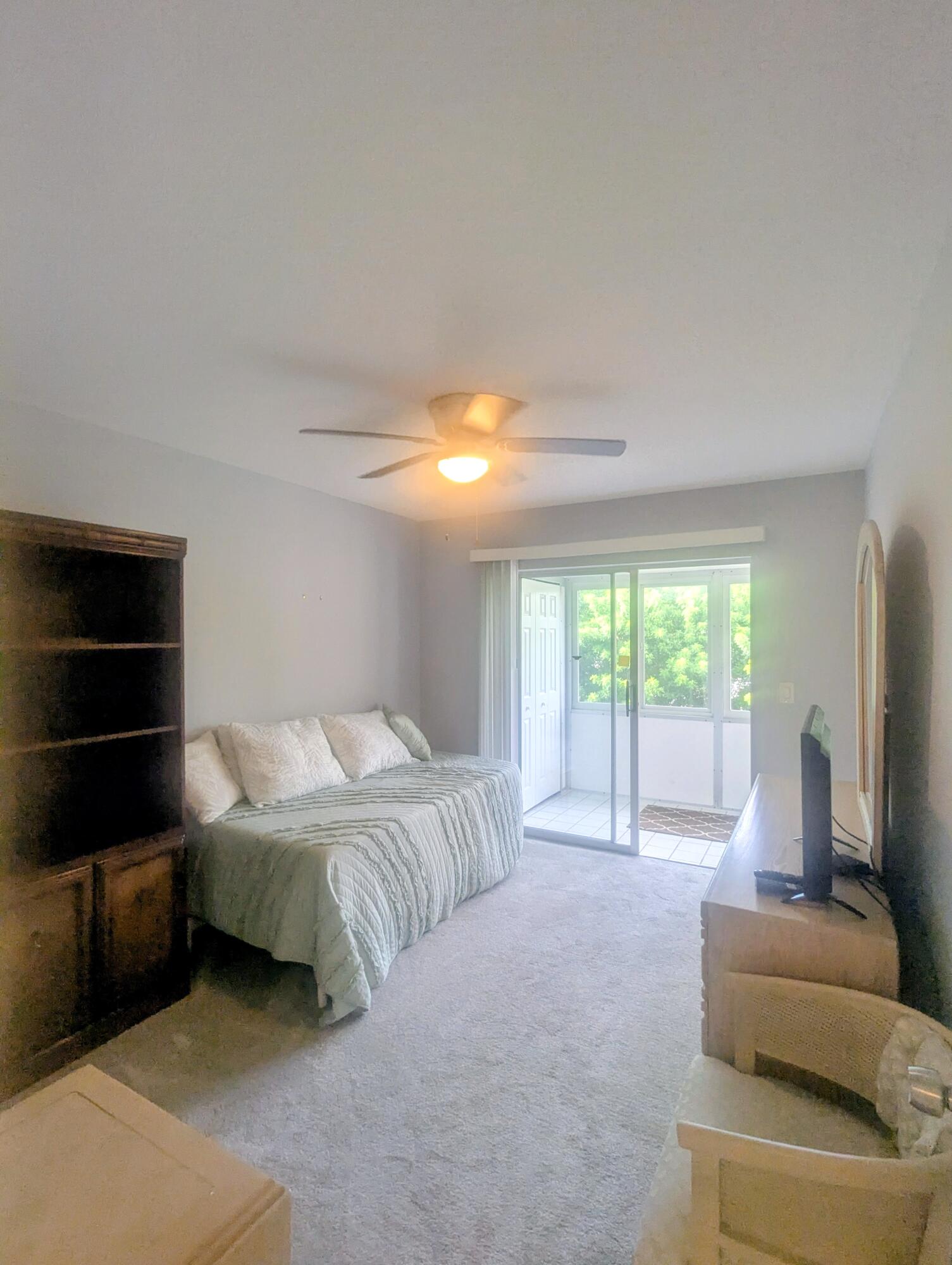 100 Kingswood E Property Photo 12