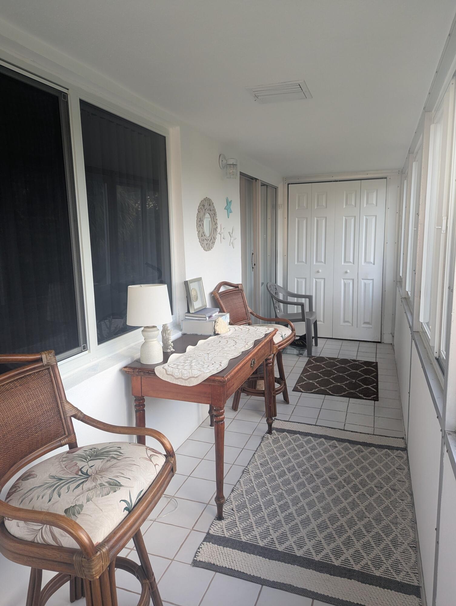100 Kingswood E Property Photo 14