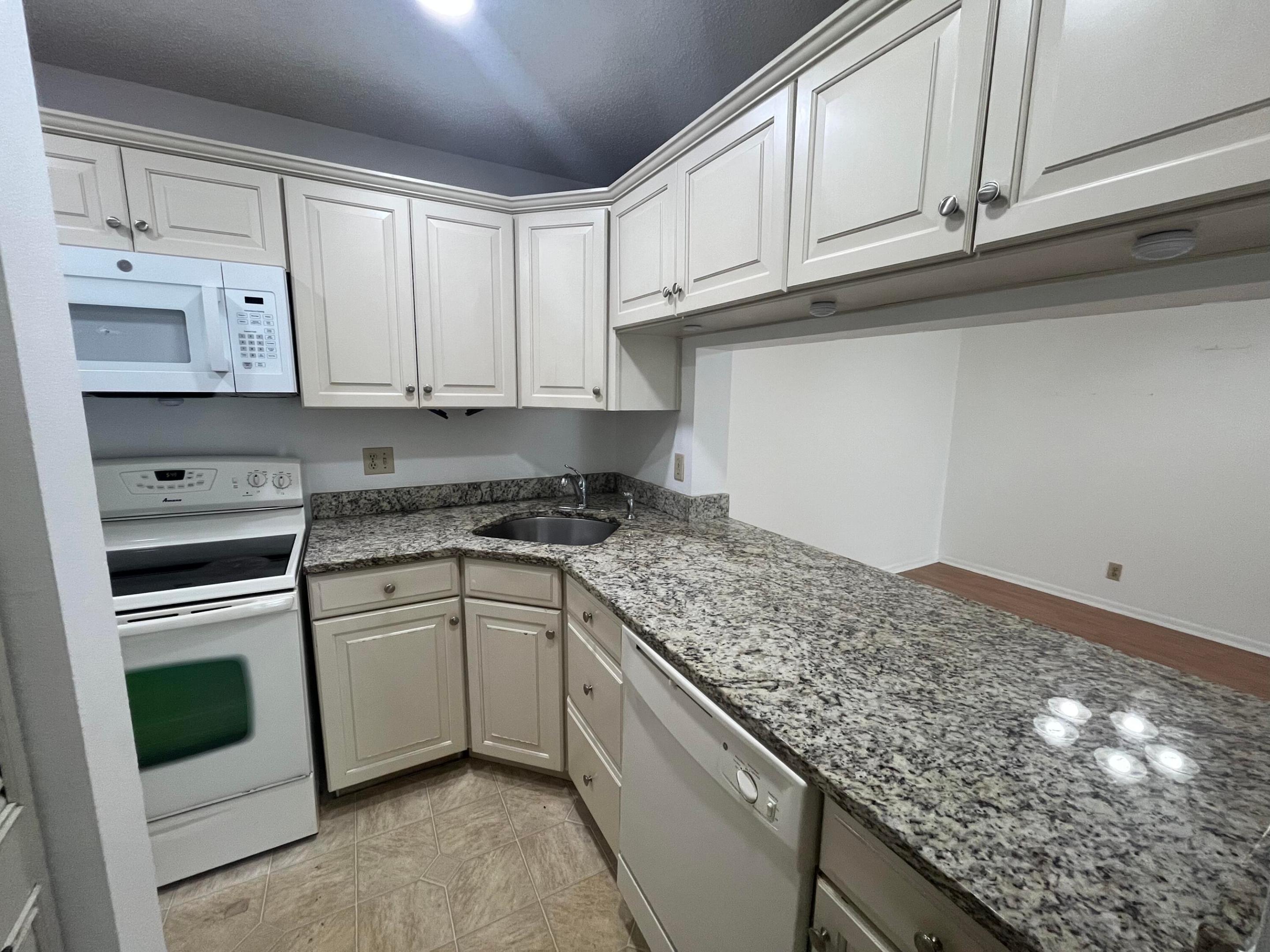 618 Sea Pine Way C2 Property Photo 4