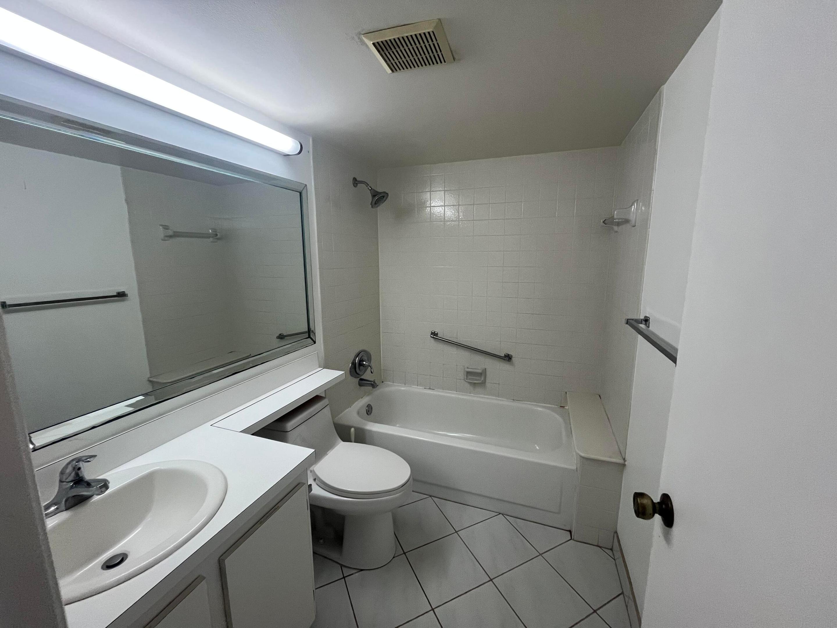 618 Sea Pine Way C2 Property Photo 9