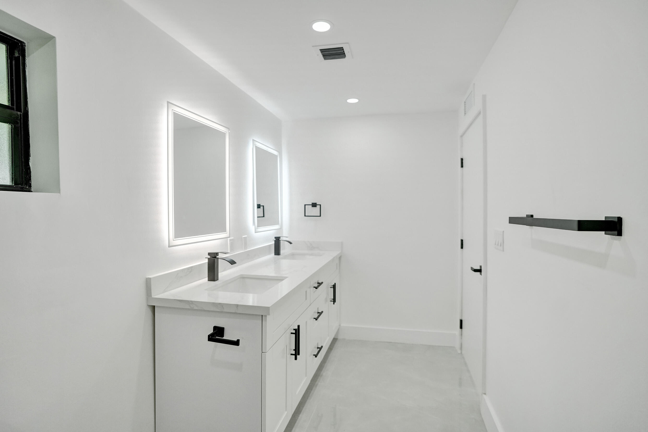 3234 Taft Street Property Photo 24