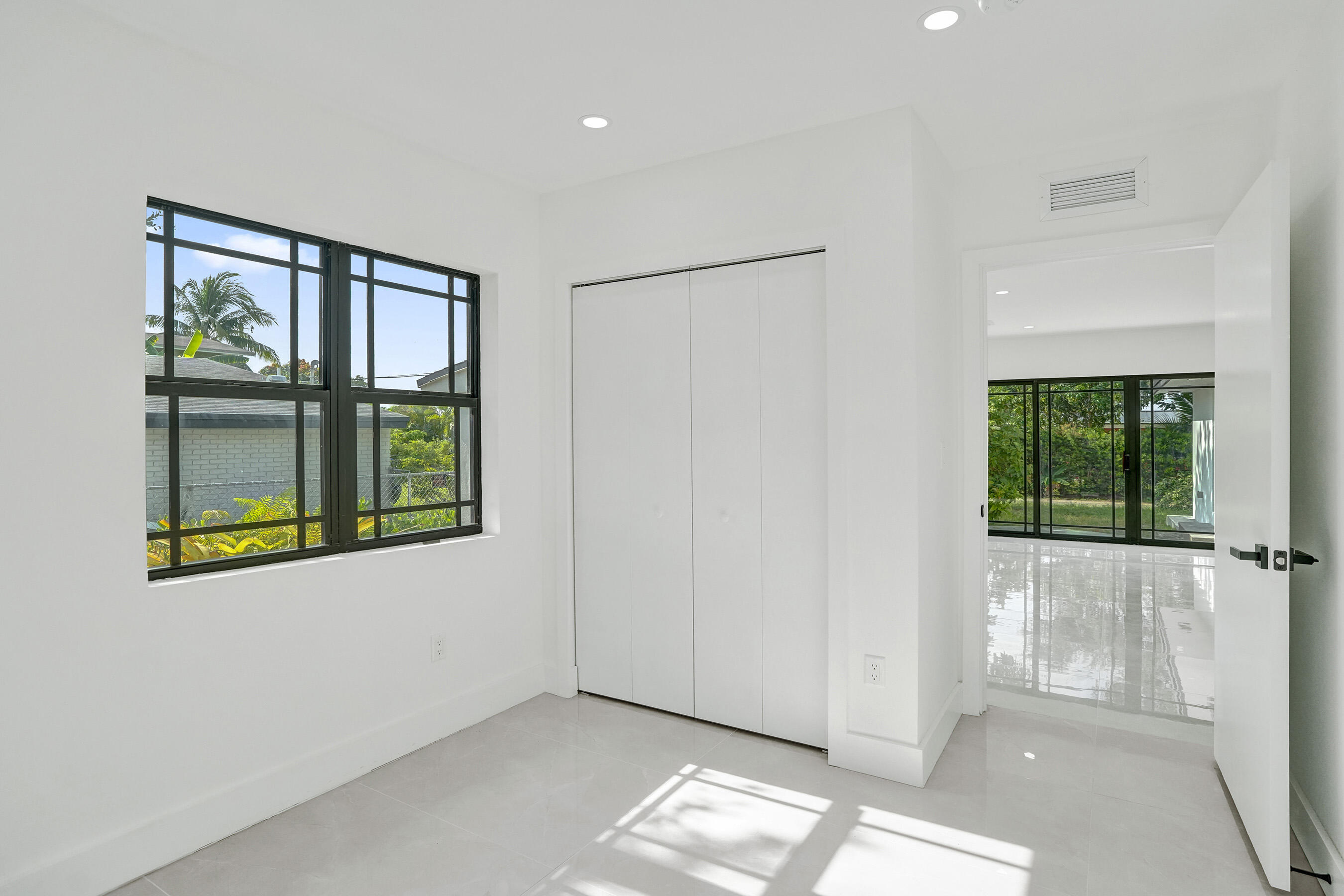 3234 Taft Street Property Photo 27