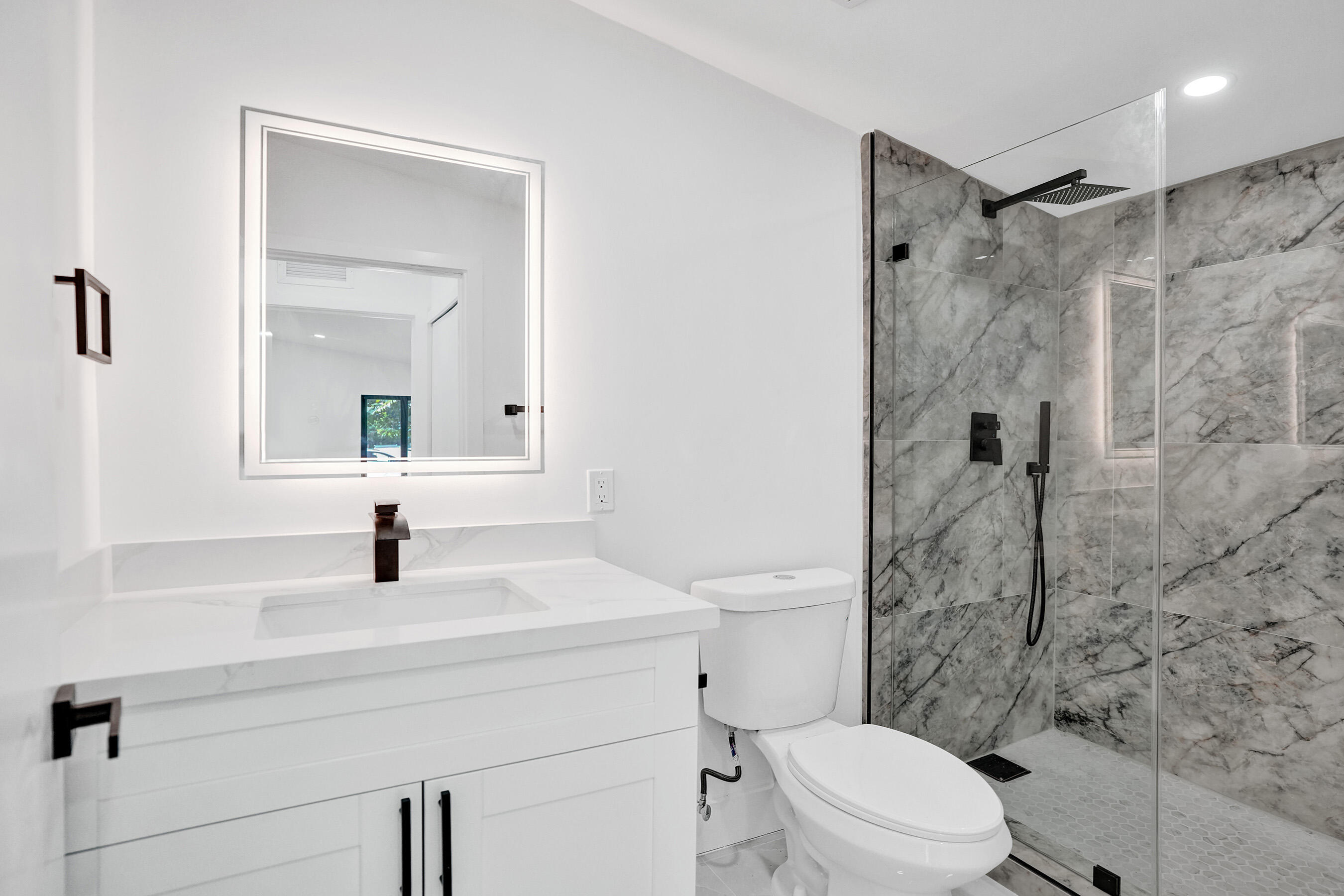 3234 Taft Street Property Photo 41