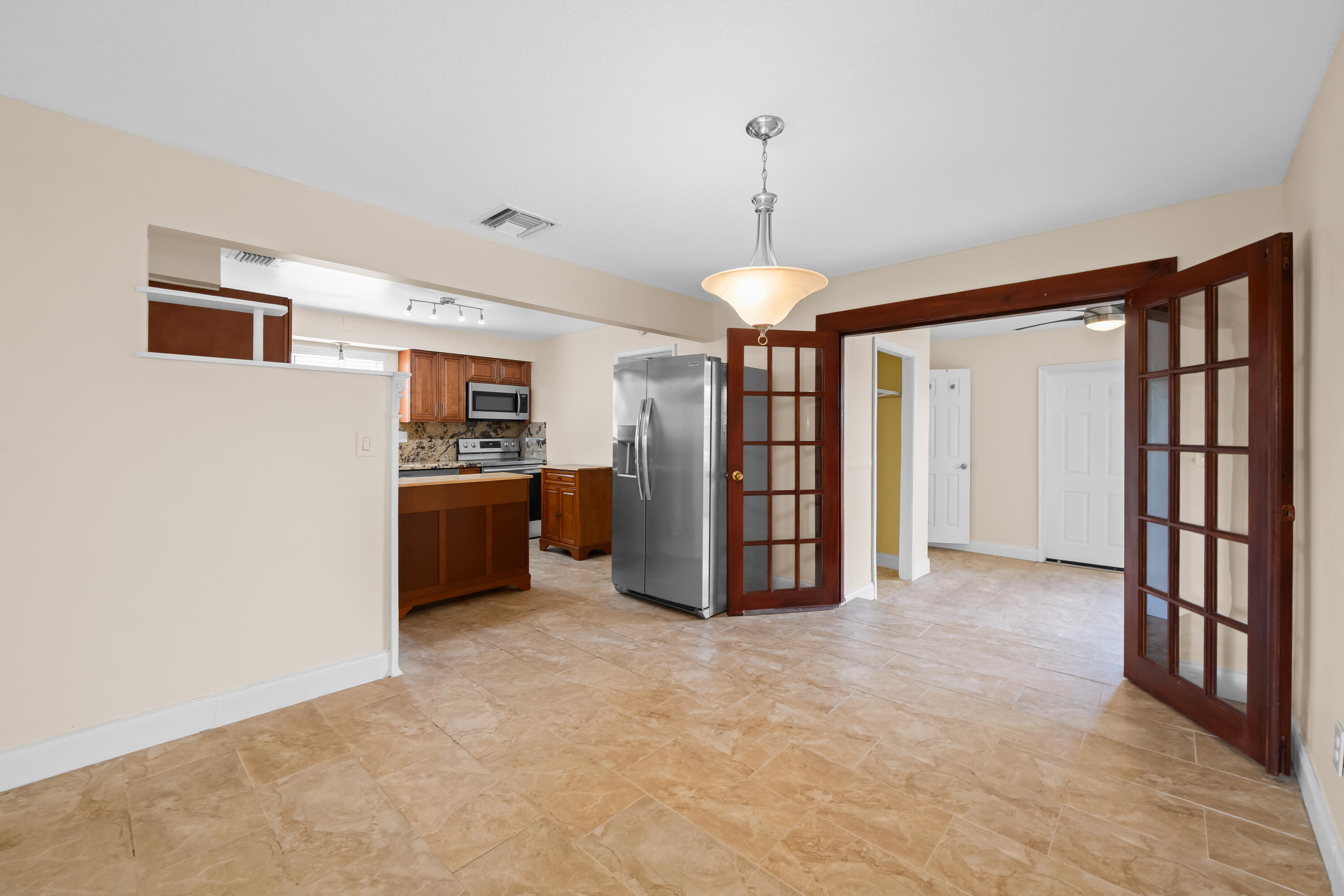 51 Ne 49th Street Property Photo 11