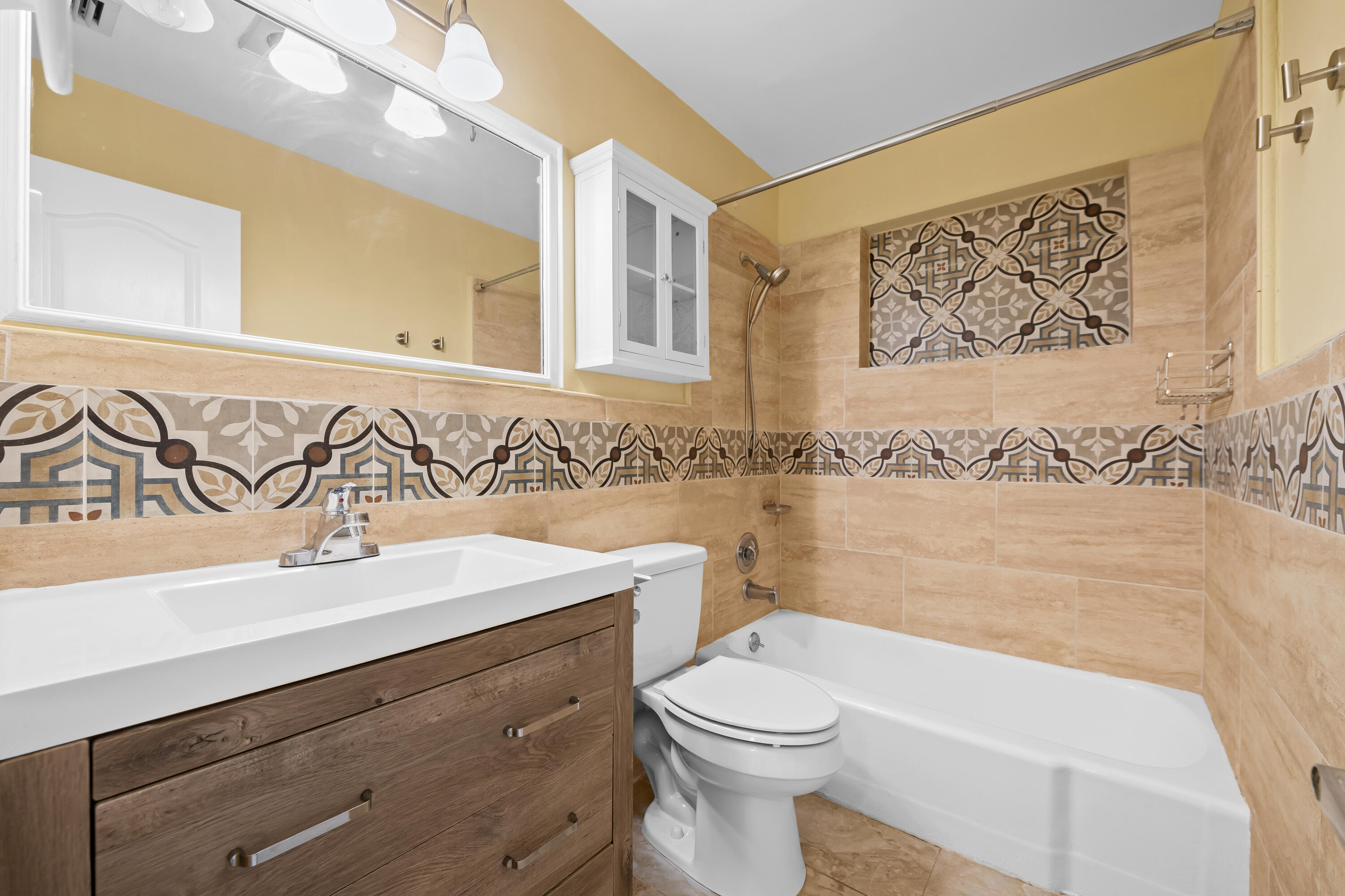 51 Ne 49th Street Property Photo 16
