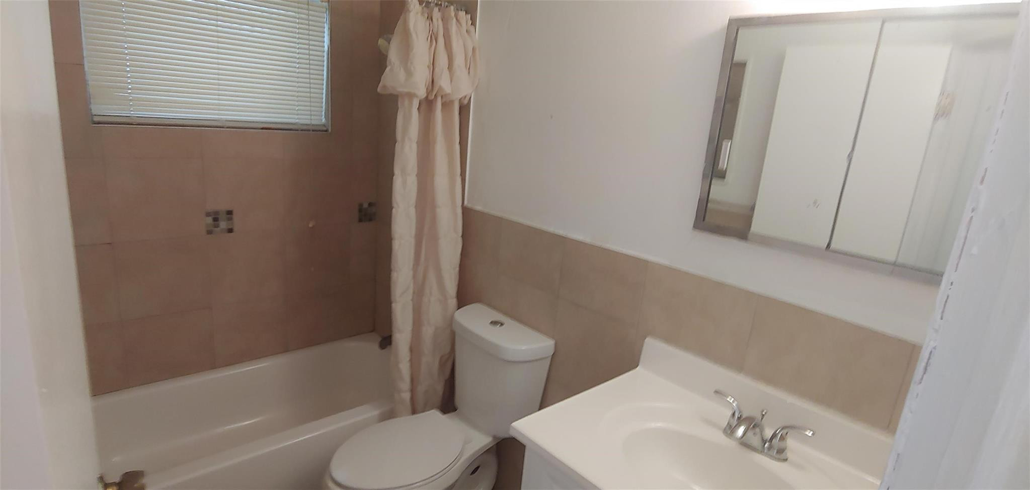 3860 Nw 8th Place Property Photo 7