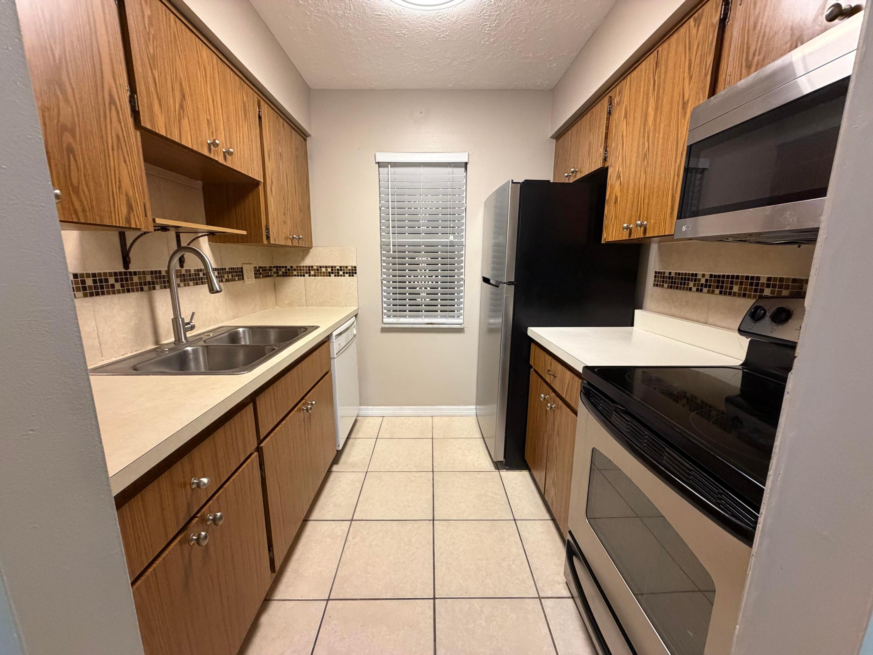 2302 Sunrise Boulevard 2-210 Property Photo 5