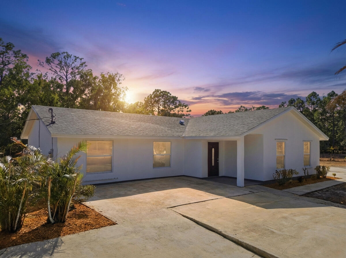 14242 77th Place N Property Photo 2