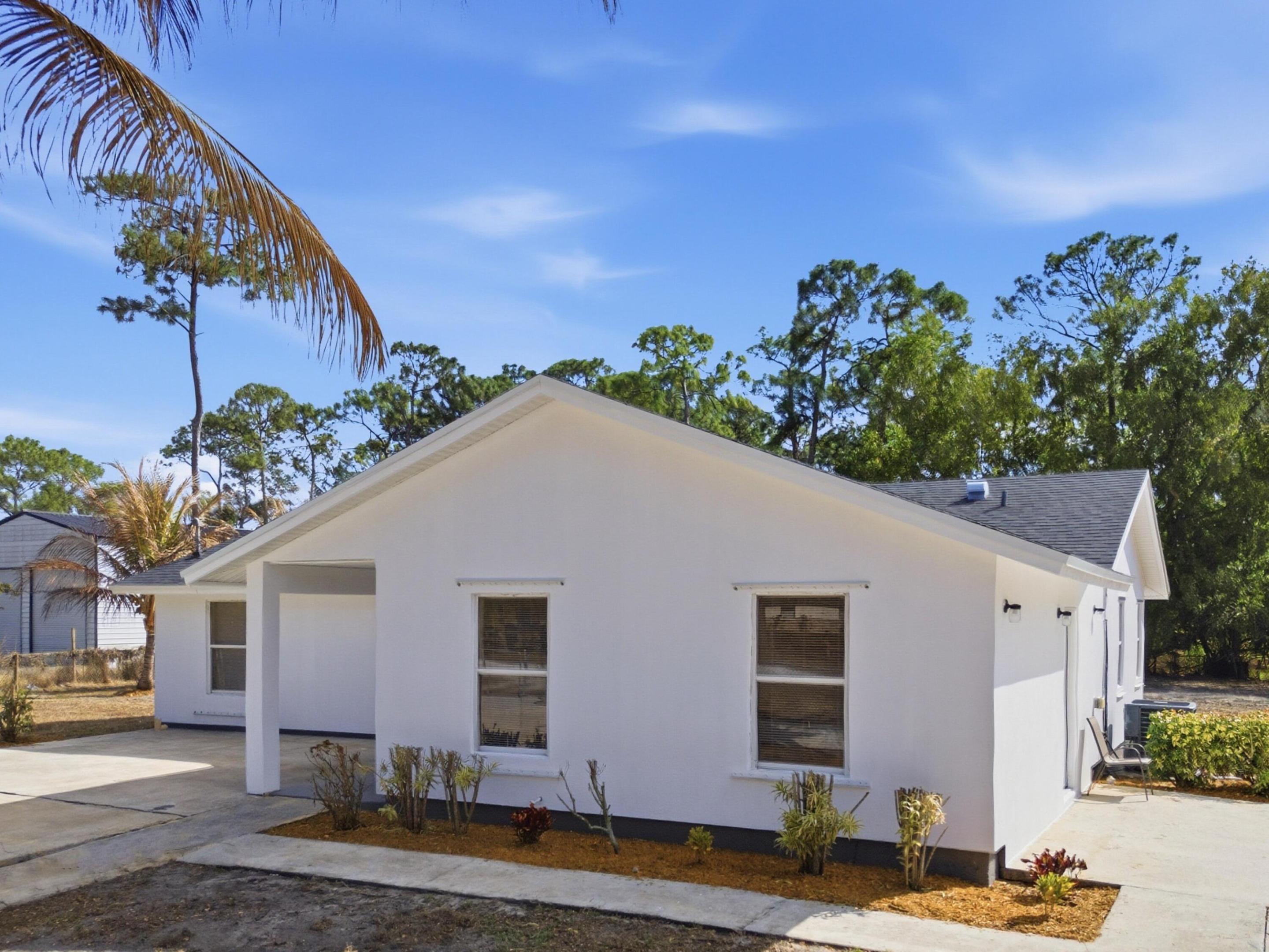 14242 77th Place N Property Photo 4